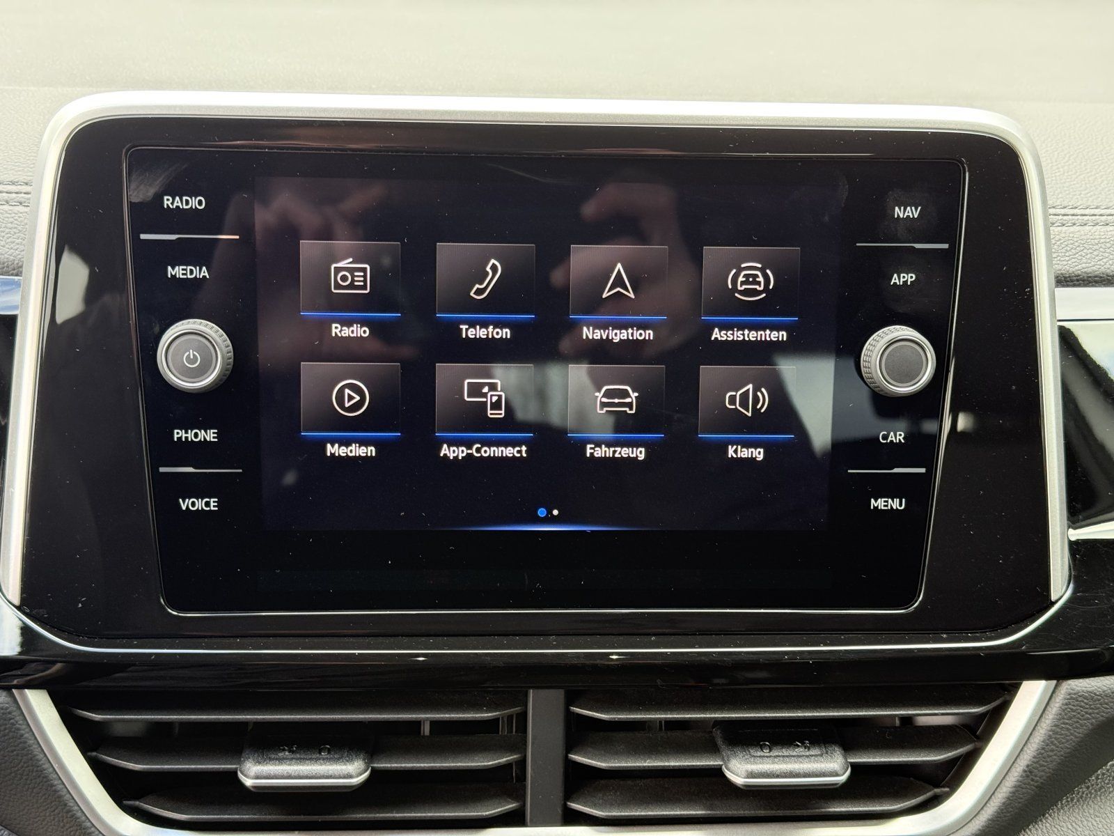 Volkswagen T-Roc 2.0 TDI R-Line - Samsaru's Car Outlet
