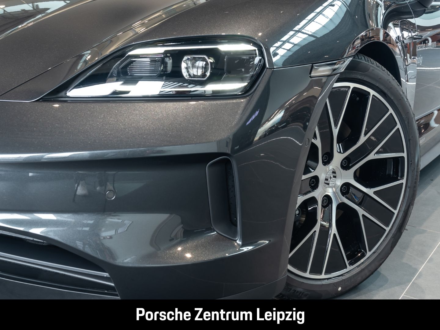 Porsche Taycan 4 Massage Sitzlüftung Bose ACC SportChron