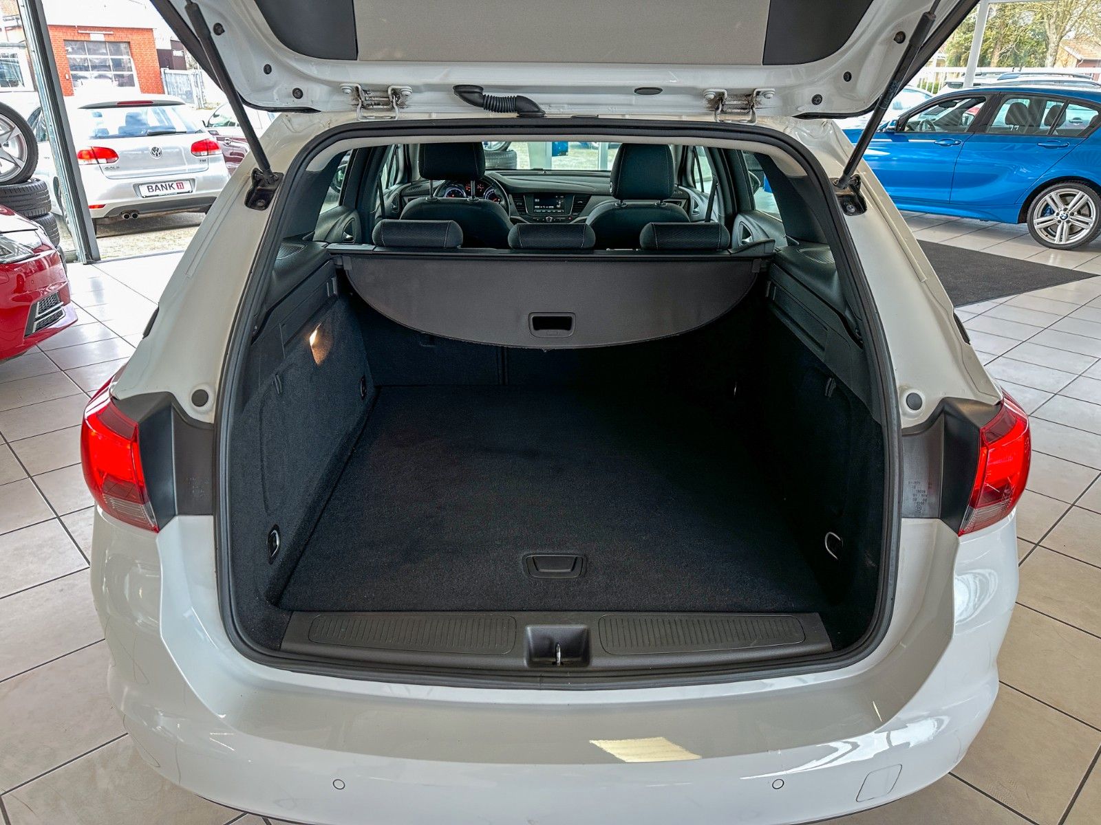Opel Astra K 1.5 D Sports Tourer Business - Samsaru's Car Outlet