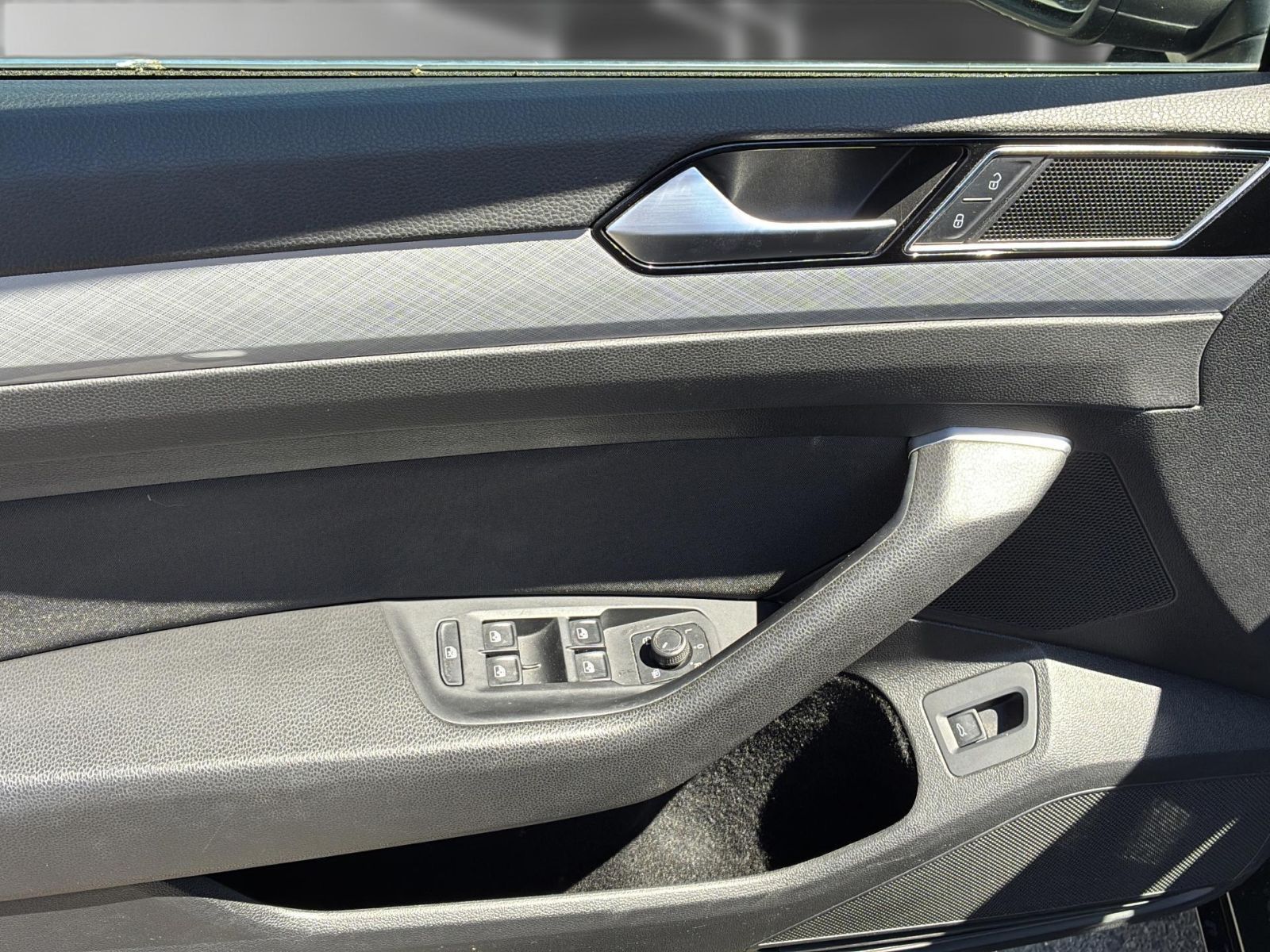 Volkswagen Passat Variant 1.5 TSI Business DSG - Samsaru's Car Outlet