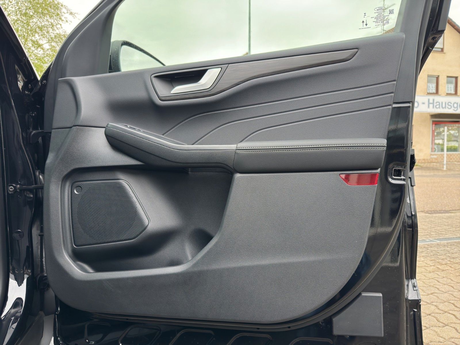 Ford Kuga Plug-In Hybrid Vignale - Samsaru's Car Outlet