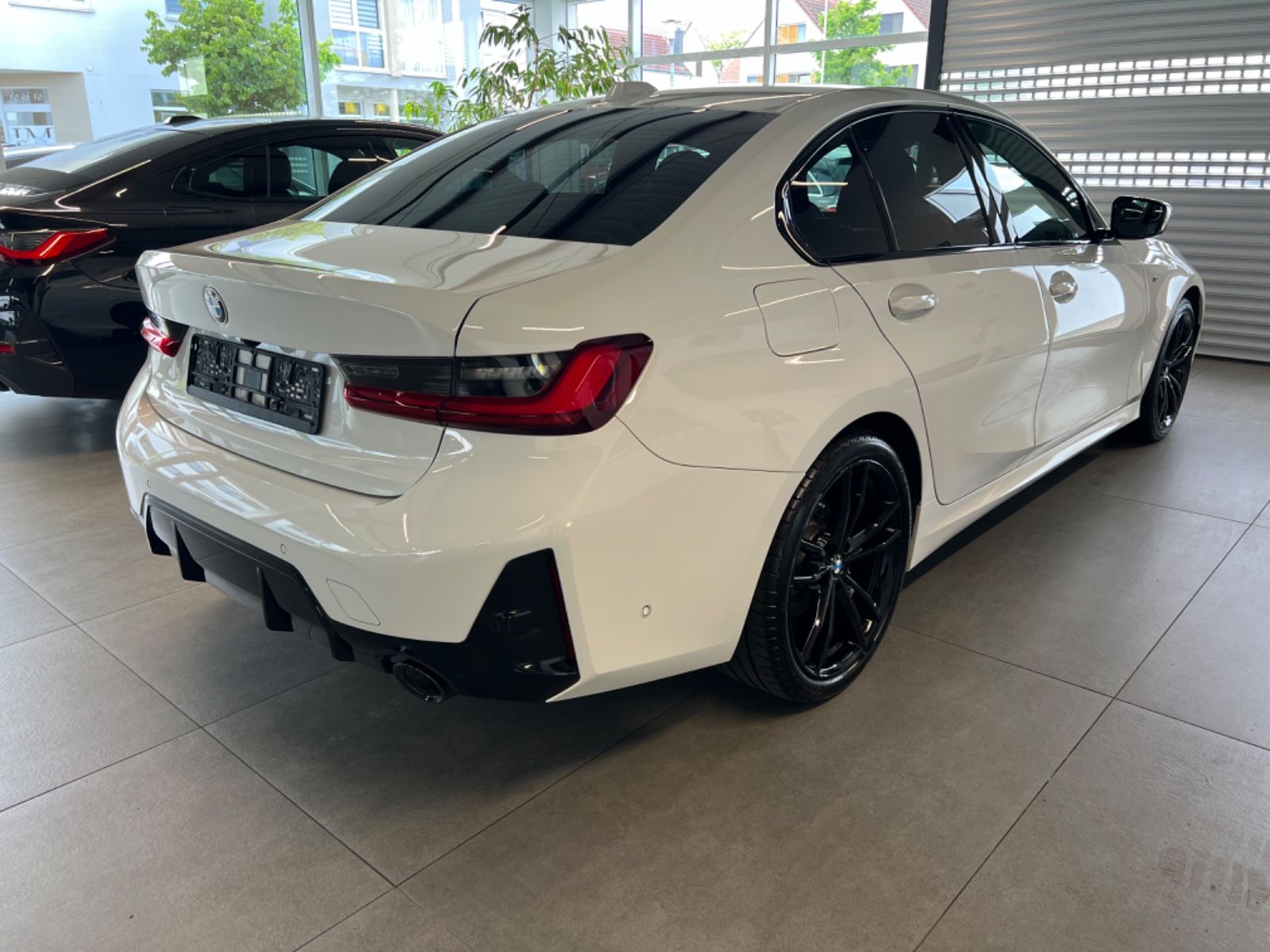 BMW 320 d xDrive M Sport - Samsaru's Car Outlet