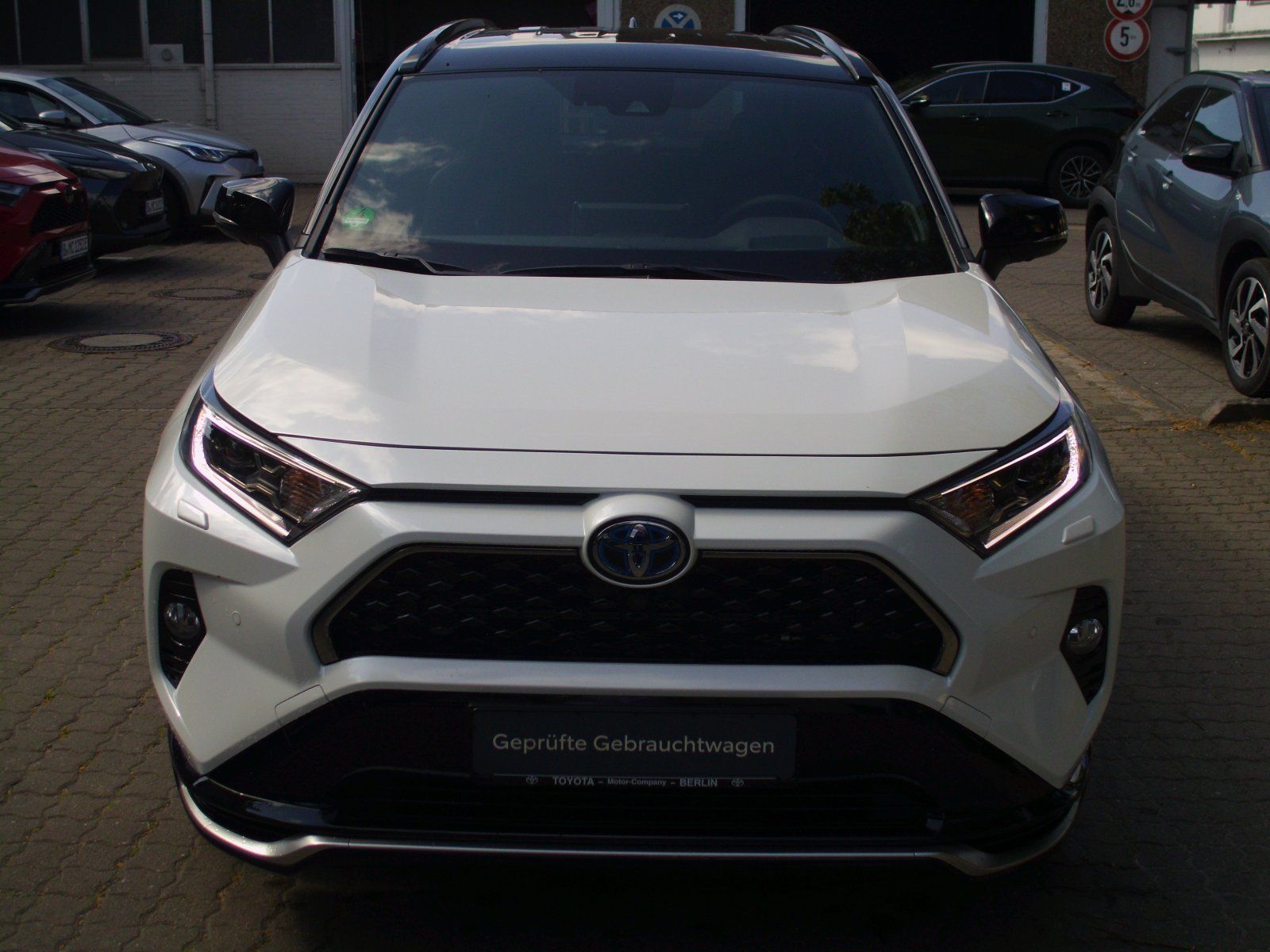 Toyota RAV 4 Plug-in Hybrid 4x4 - Samsaru's Car Outlet