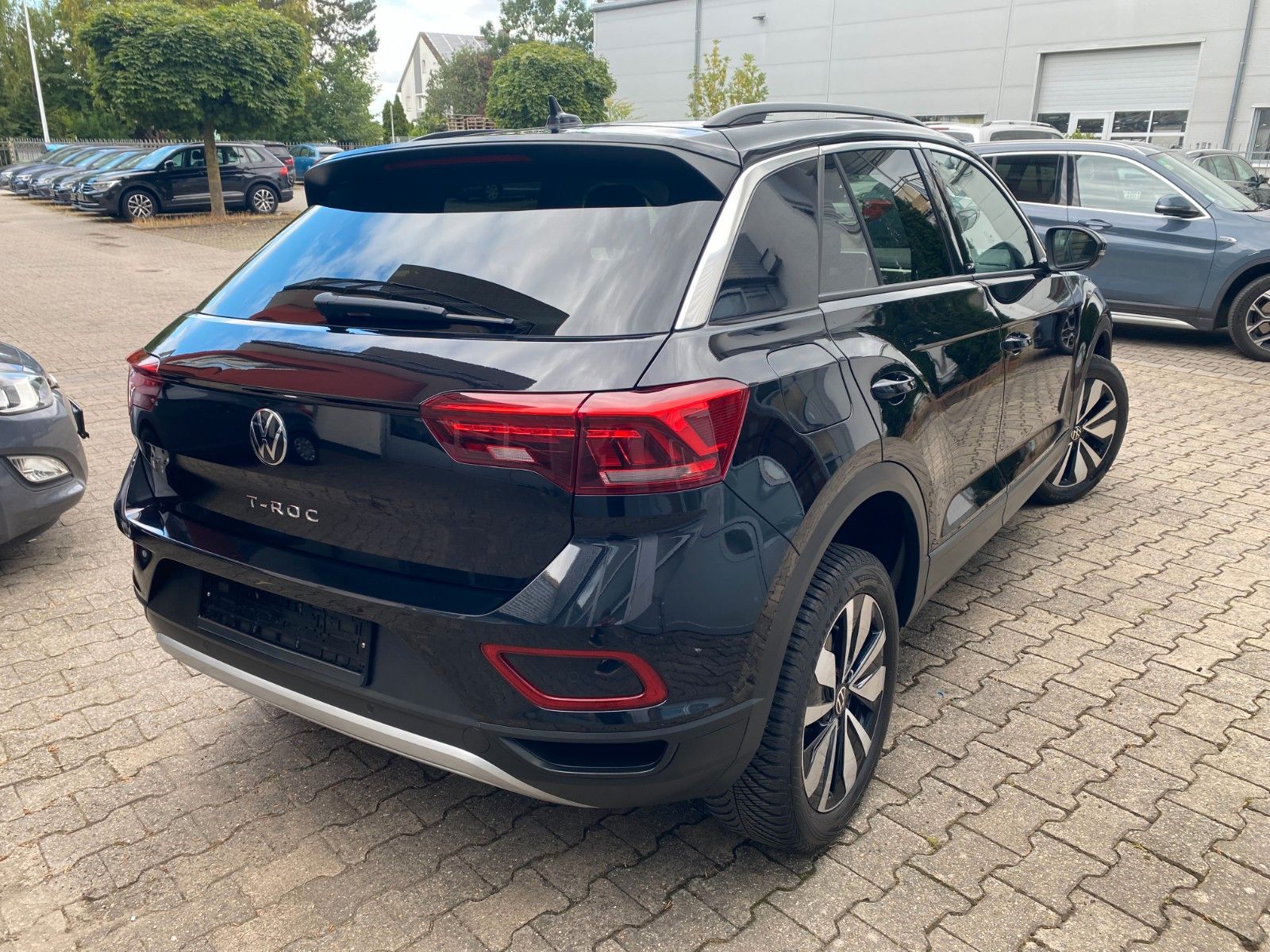 Volkswagen T-Roc Move - Samsaru's Car Outlet
