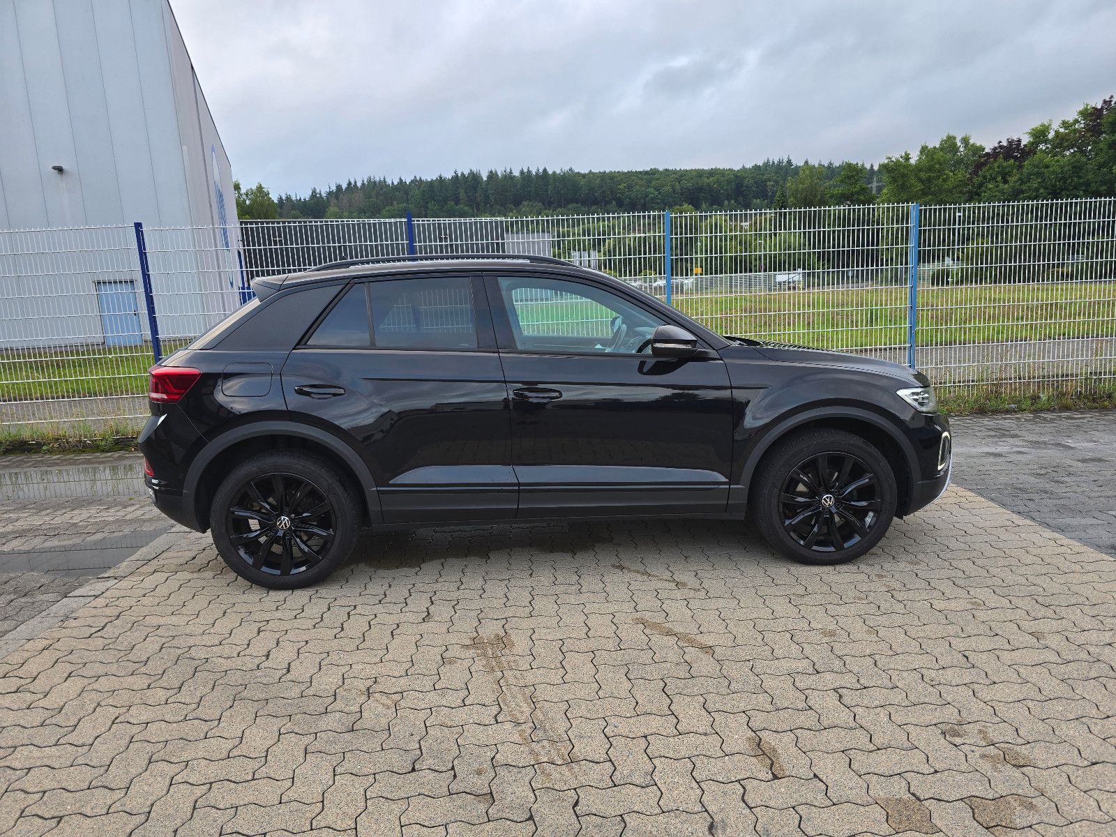 Volkswagen T-Roc 1.5 TSI Style Black - Samsaru's Car Outlet