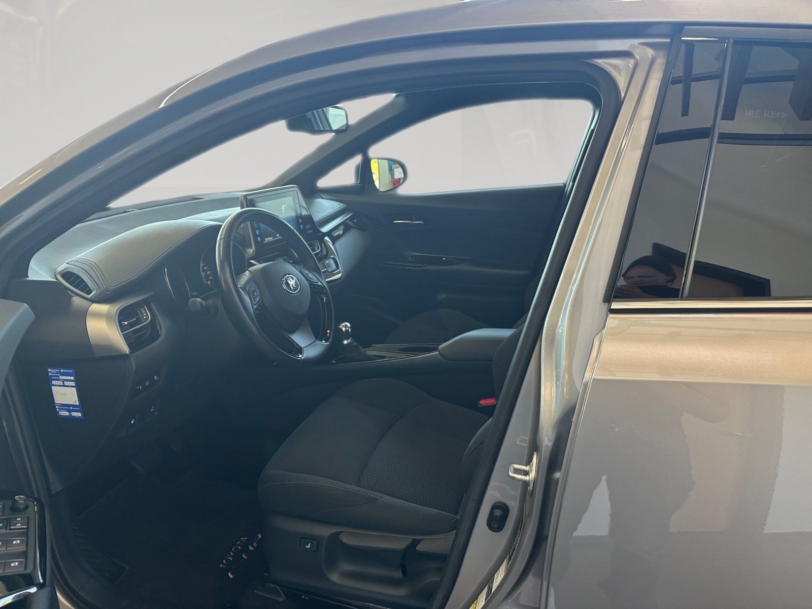 Toyota C-HR Hybrid Club - Samsaru's Car Outlet