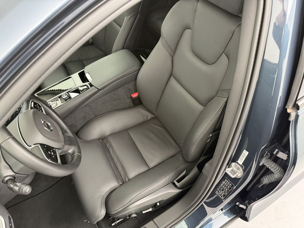 Volvo V60 T6 Plus Dark Recharge Plug-In Hybrid AWD