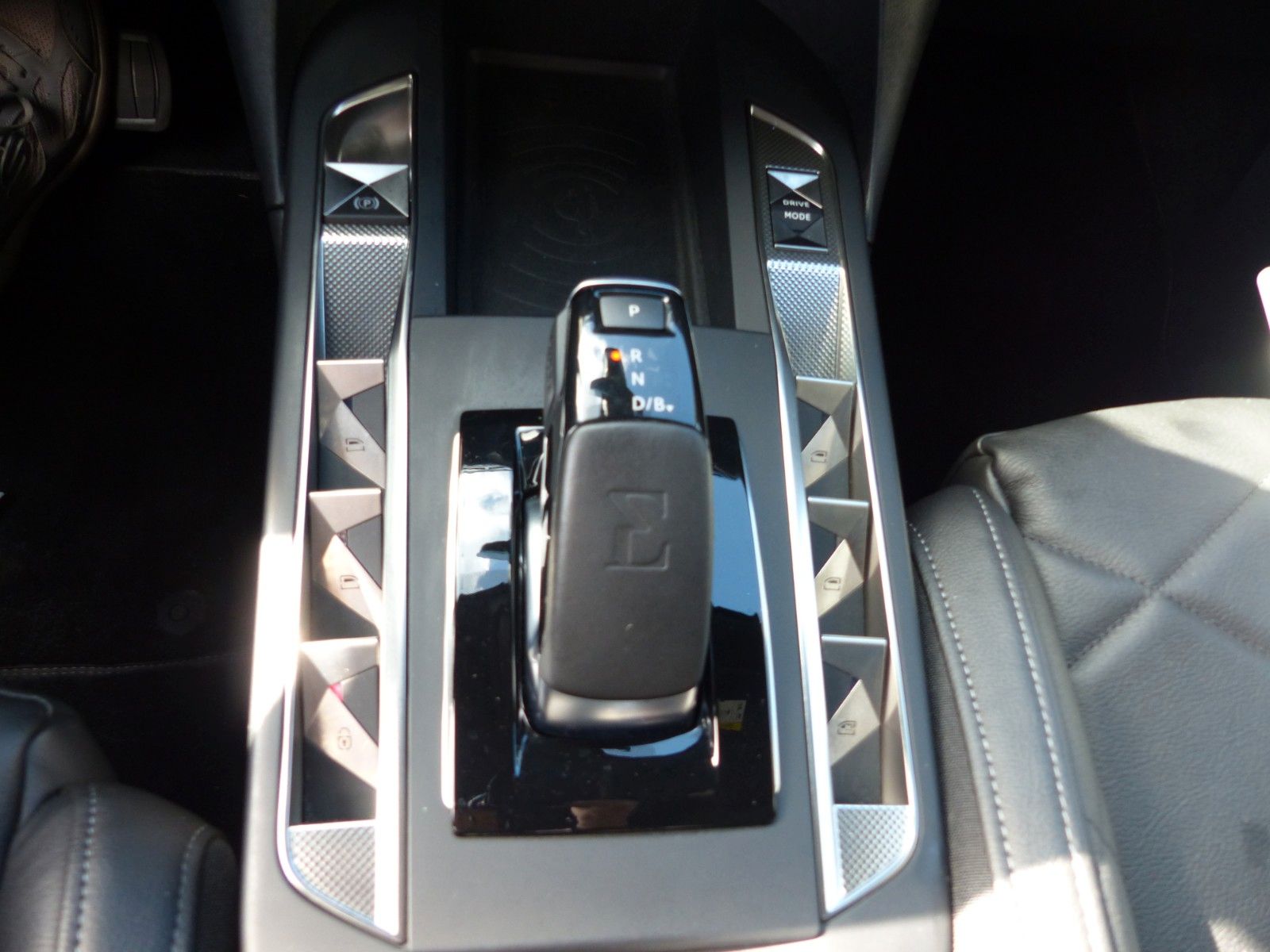 DS Automobiles DS 3 Crossback E-Tense Grand Chic - Samsaru's Car Outlet