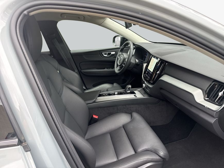 Volvo XC60 B4 D AWD Plus Dark Licht Drive Ass 360°View
