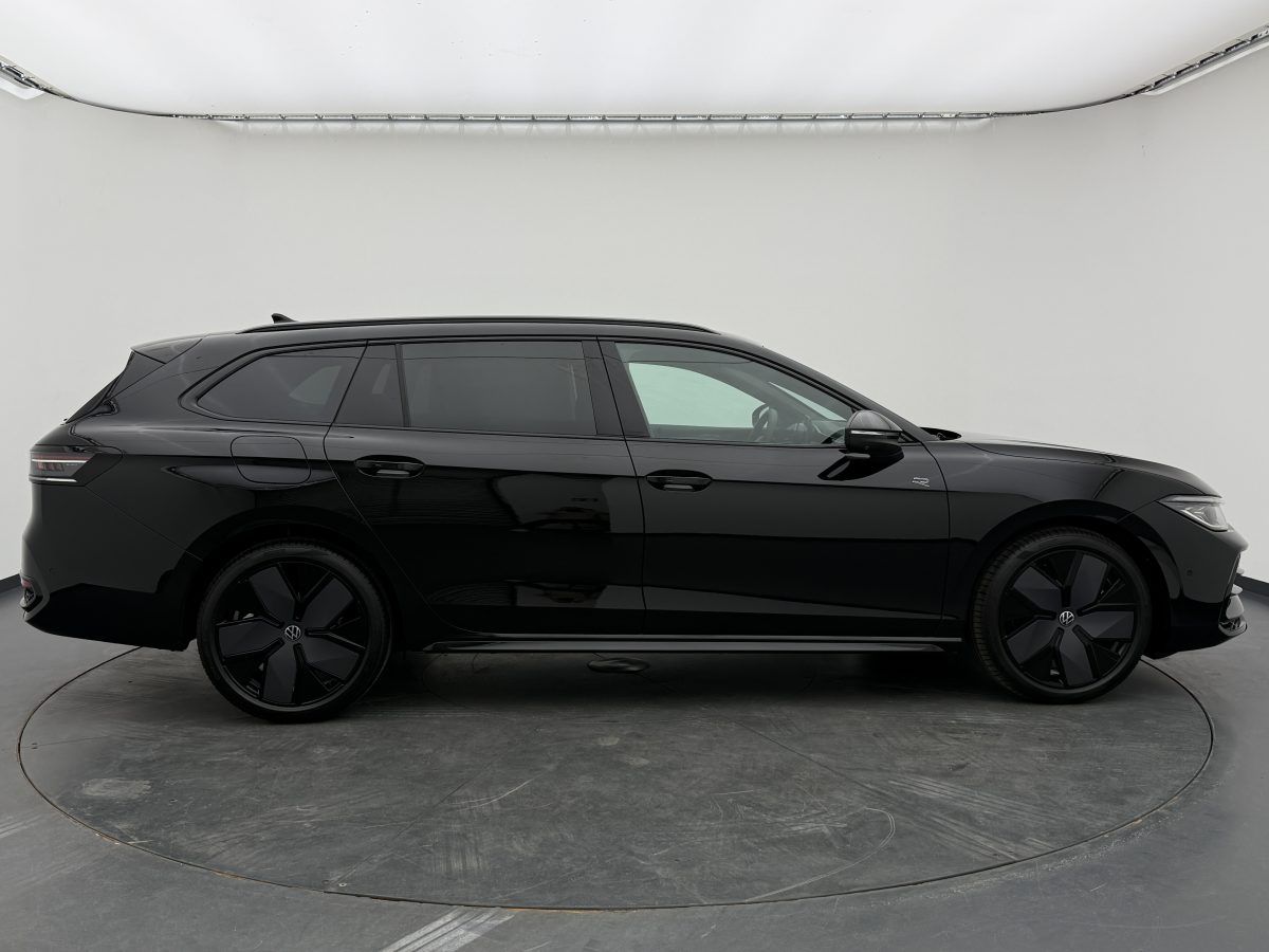 Volkswagen Passat Var. 2.0 TDI 4M +R-LINE+CAM+PANO+AHK+HUD+