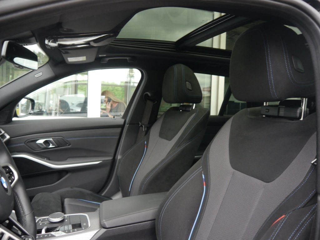 BMW 320i tour. M Sport A. +PANO+AHK+adLED+HIFI+