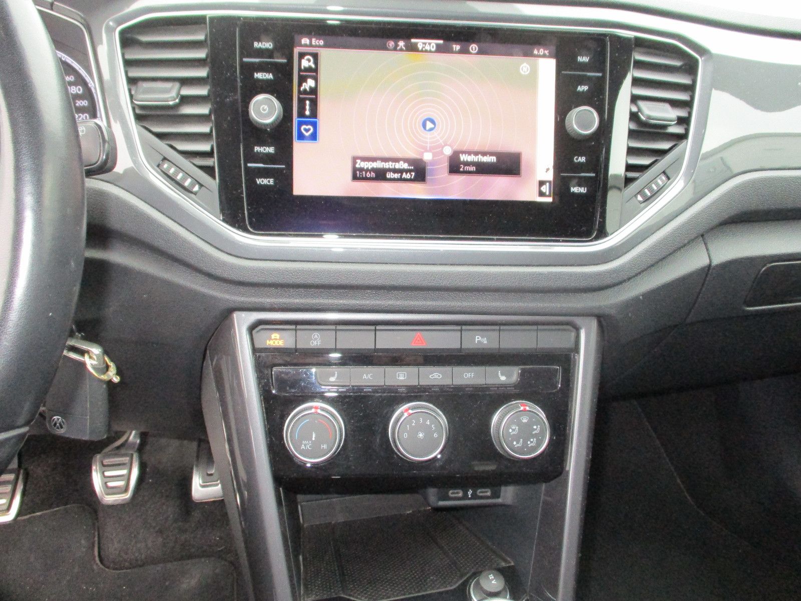 Volkswagen T-Roc Sport - Samsaru's Car Outlet
