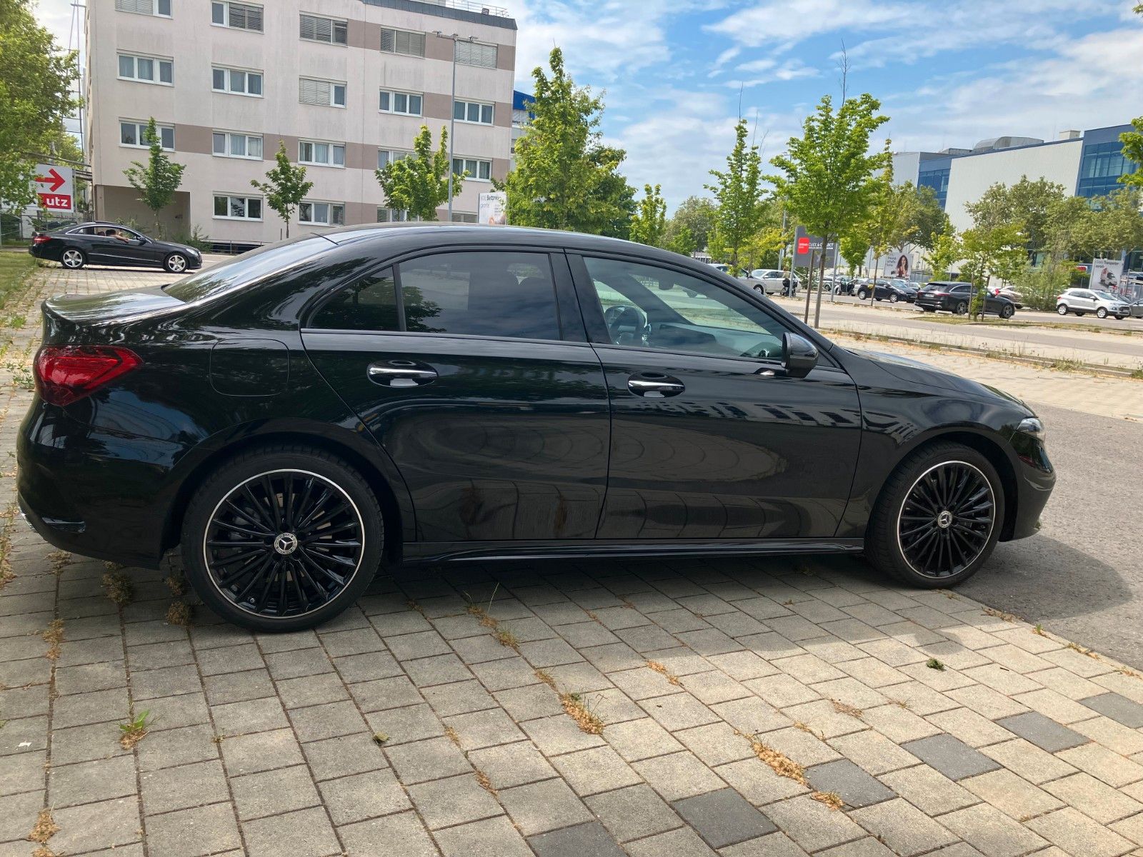 Mercedes-Benz A 250 e Limousine - Samsaru's Car Outlet