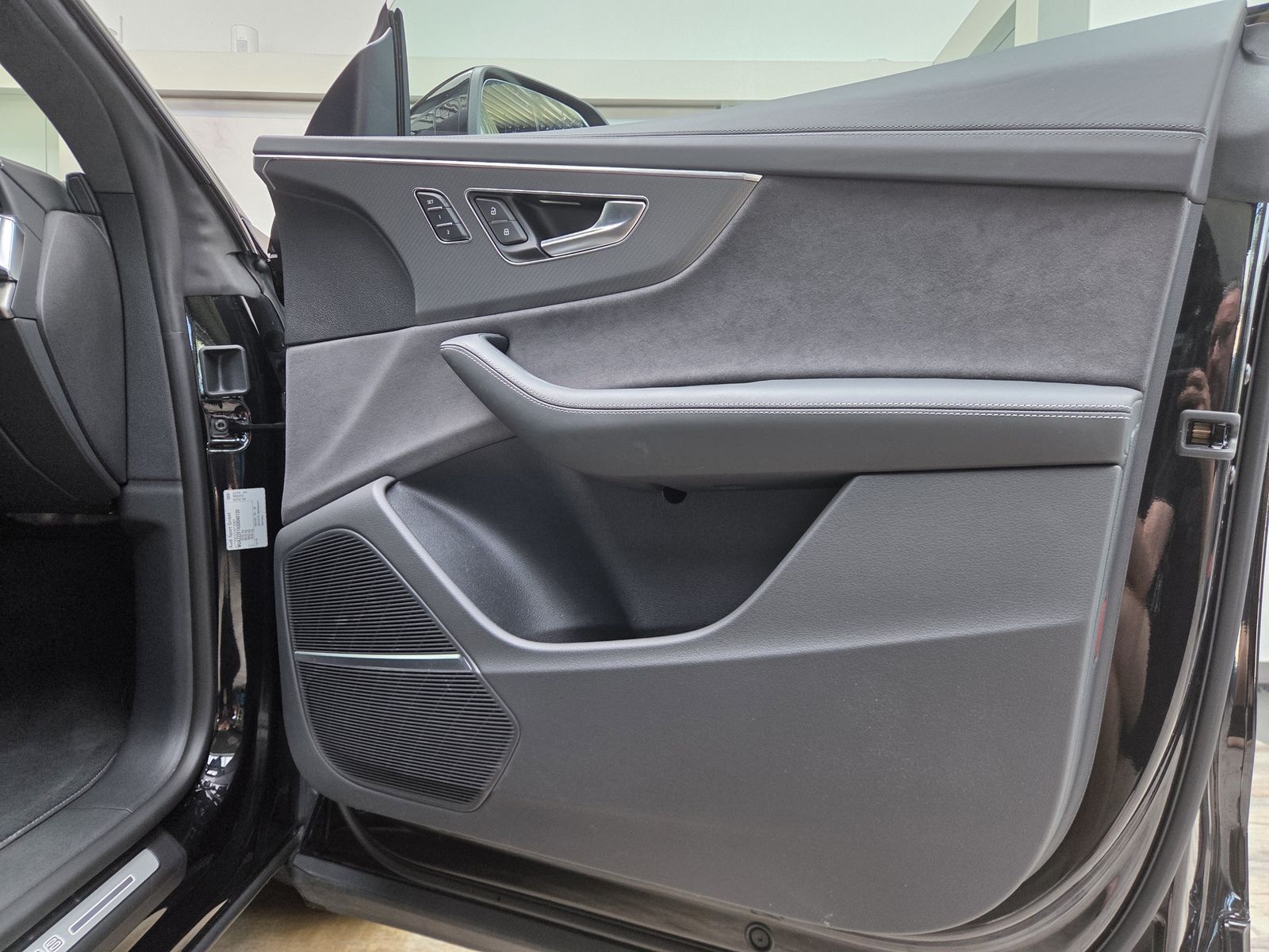Audi RSQ8 Sportabgas AHK Standhzg. Black+ RS-Design