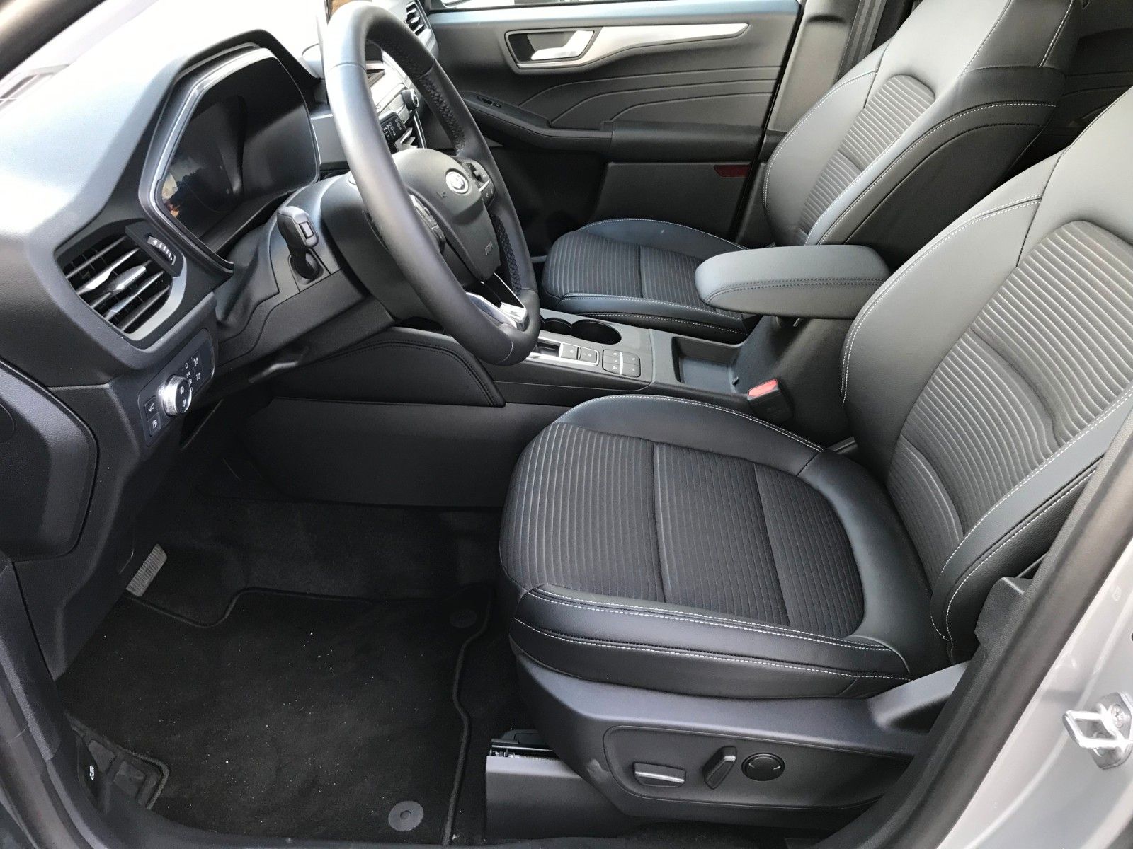Ford Kuga Titanium X 2.5 PHEV - Samsaru's Car Outlet