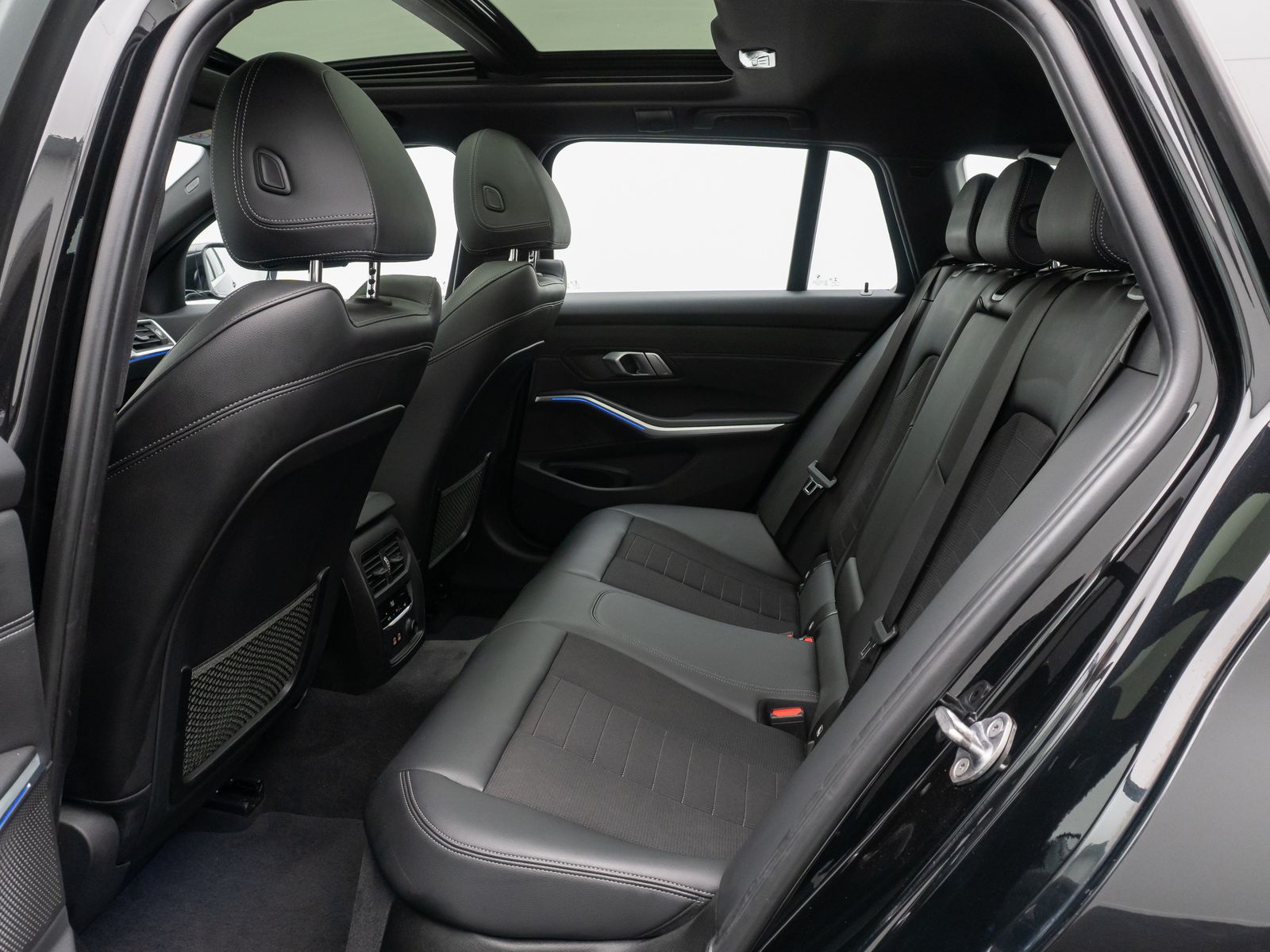 BMW 320d Sport Line - Samsaru's Car Outlet