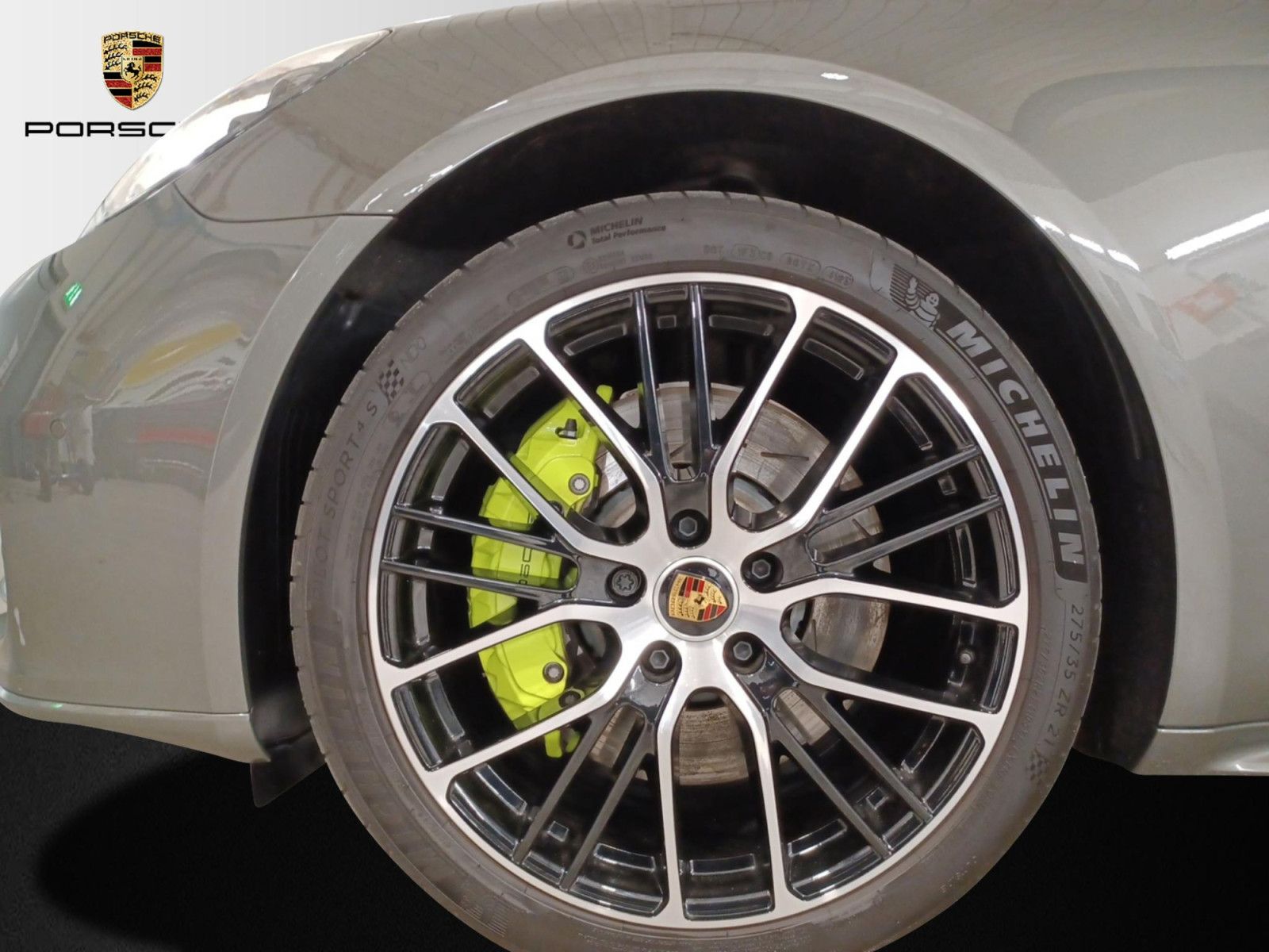 Porsche Panamera 4 E-Hybrid Platinum Edition
