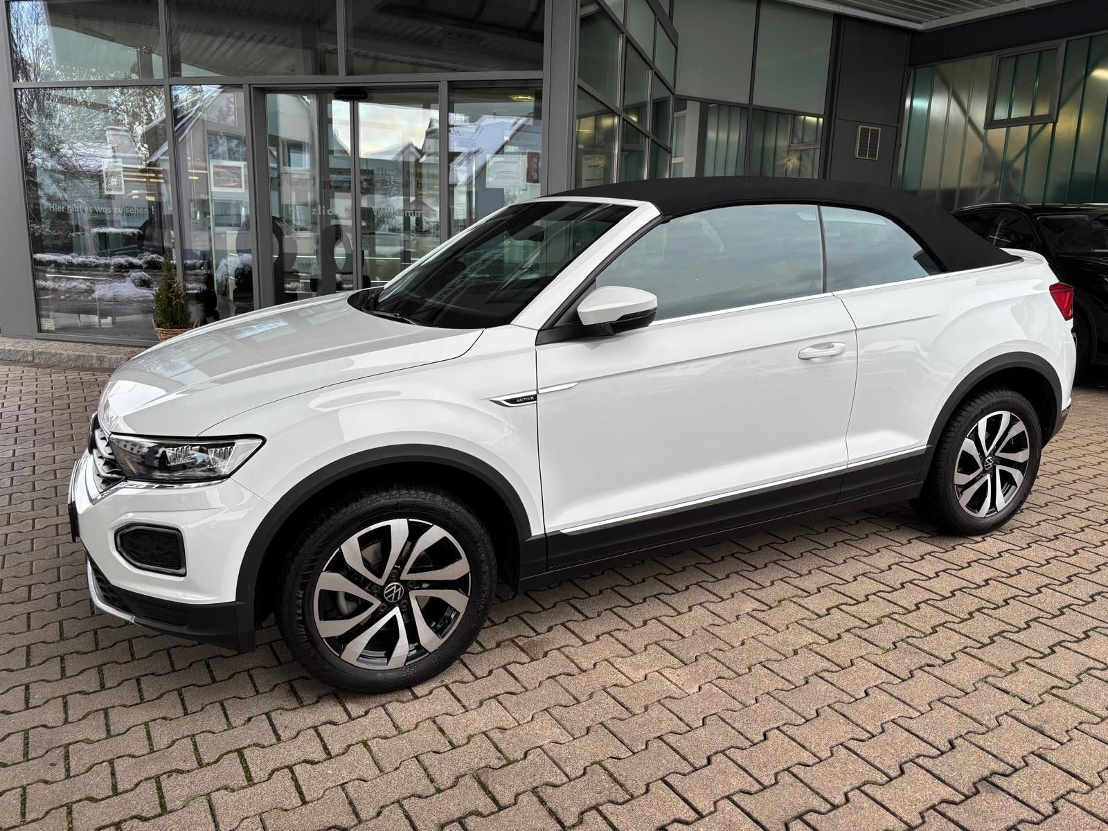 Volkswagen T-Roc Active 1.5 TSI DSG - Samsaru's Car Outlet