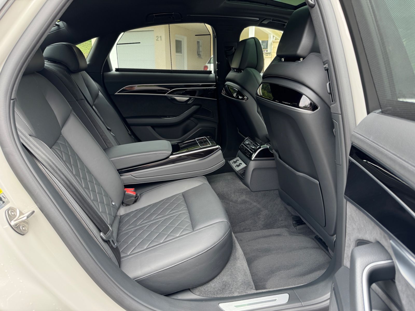Audi A8 55 TFSI quattro S-line - Samsaru's Car Outlet