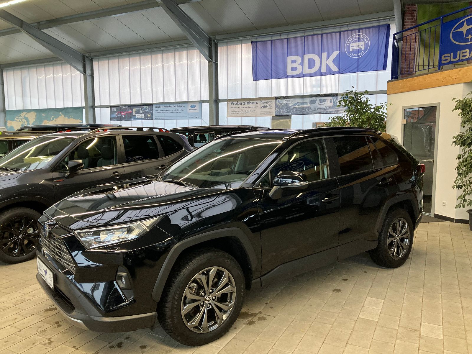 Toyota RAV 4 2.5 Hybrid Business Edition - Samsaru's Car Outlet