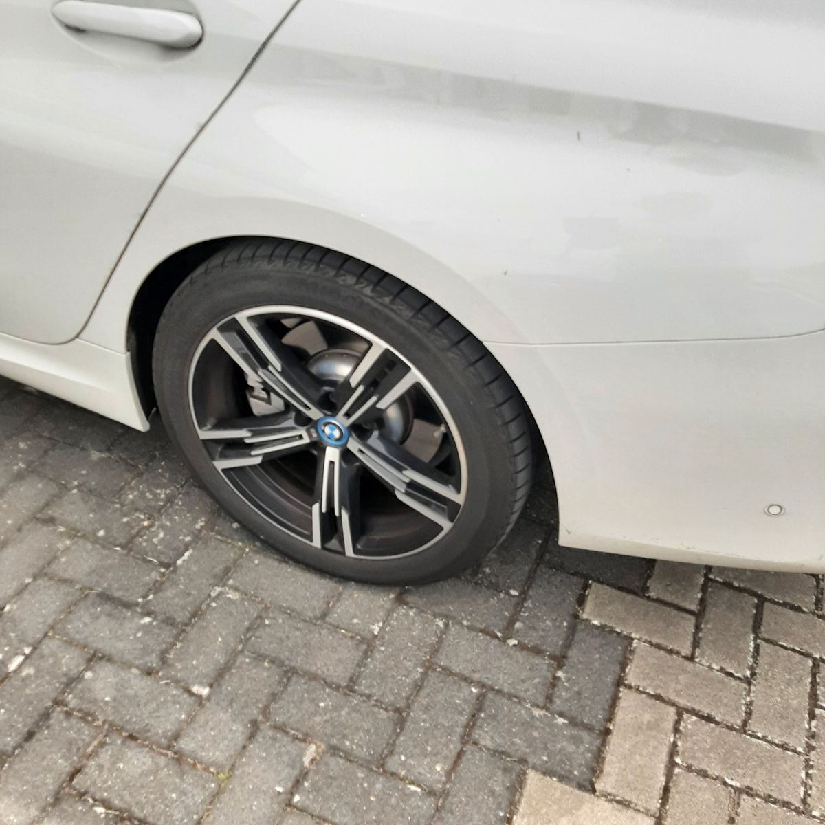 BMW 330e M-Sport - Samsaru's Car Outlet