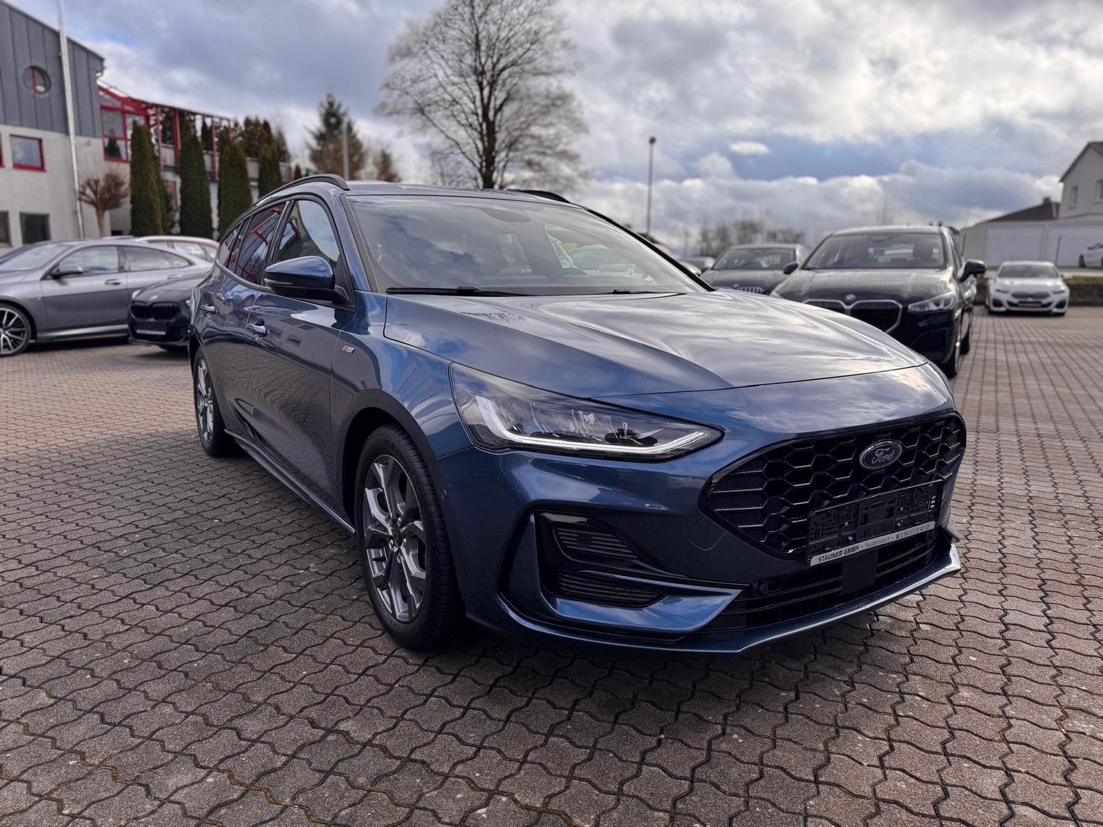 Ford Focus Turnier ST-Line X AHK KAMERA DAB LED