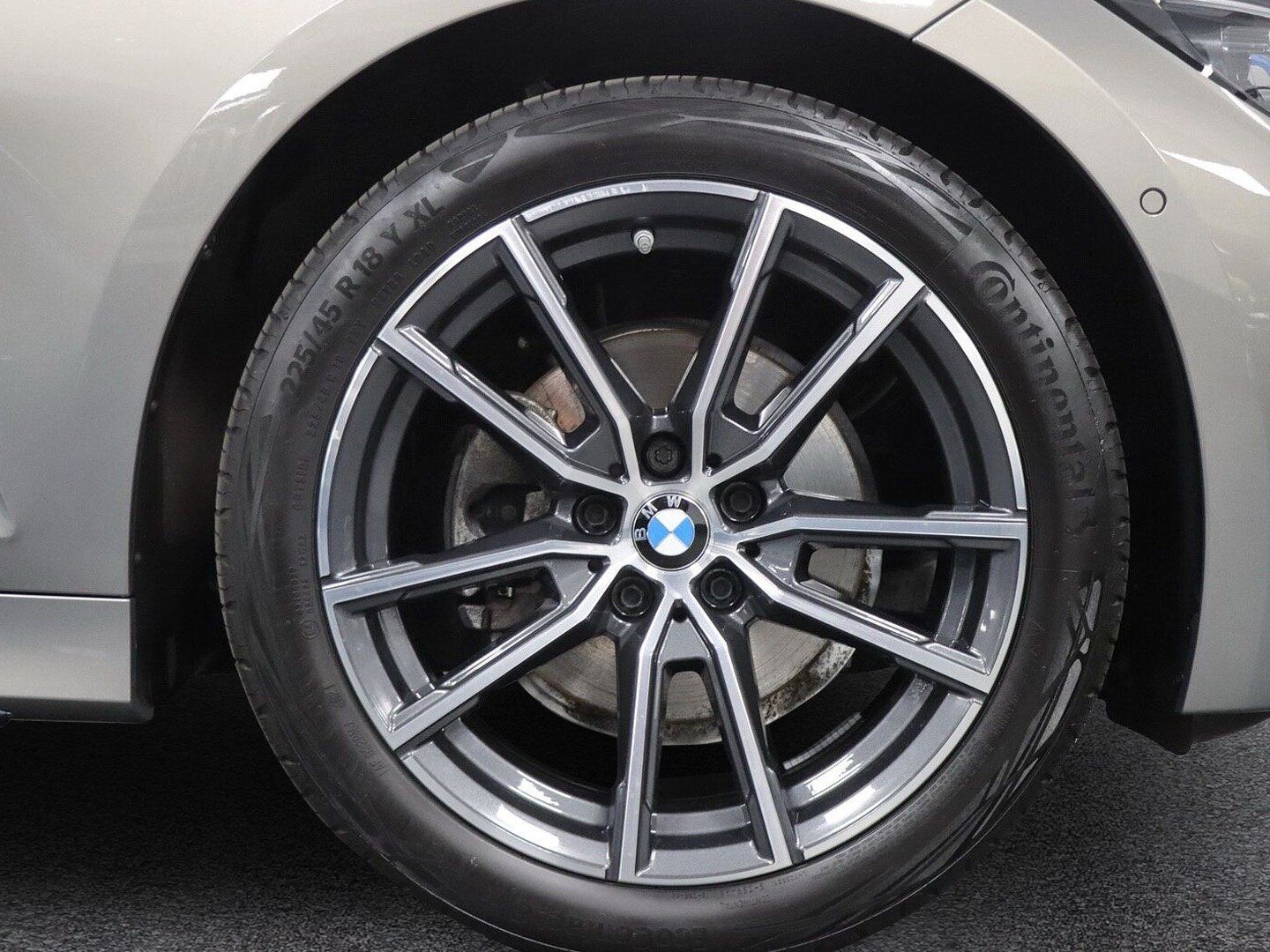 BMW 320d A Sport Line - Samsaru's Car Outlet