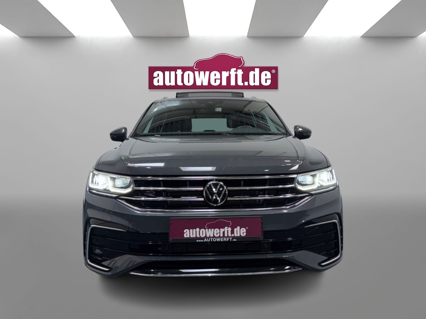 Volkswagen Tiguan 2.0 TDI 4M DSG R LINE PANO AHK MATRIX CAM