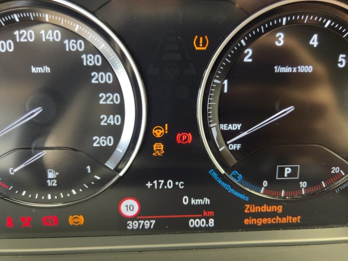 BMW X1 xDrive 2.0i Advantage - Samsaru's Car Outlet
