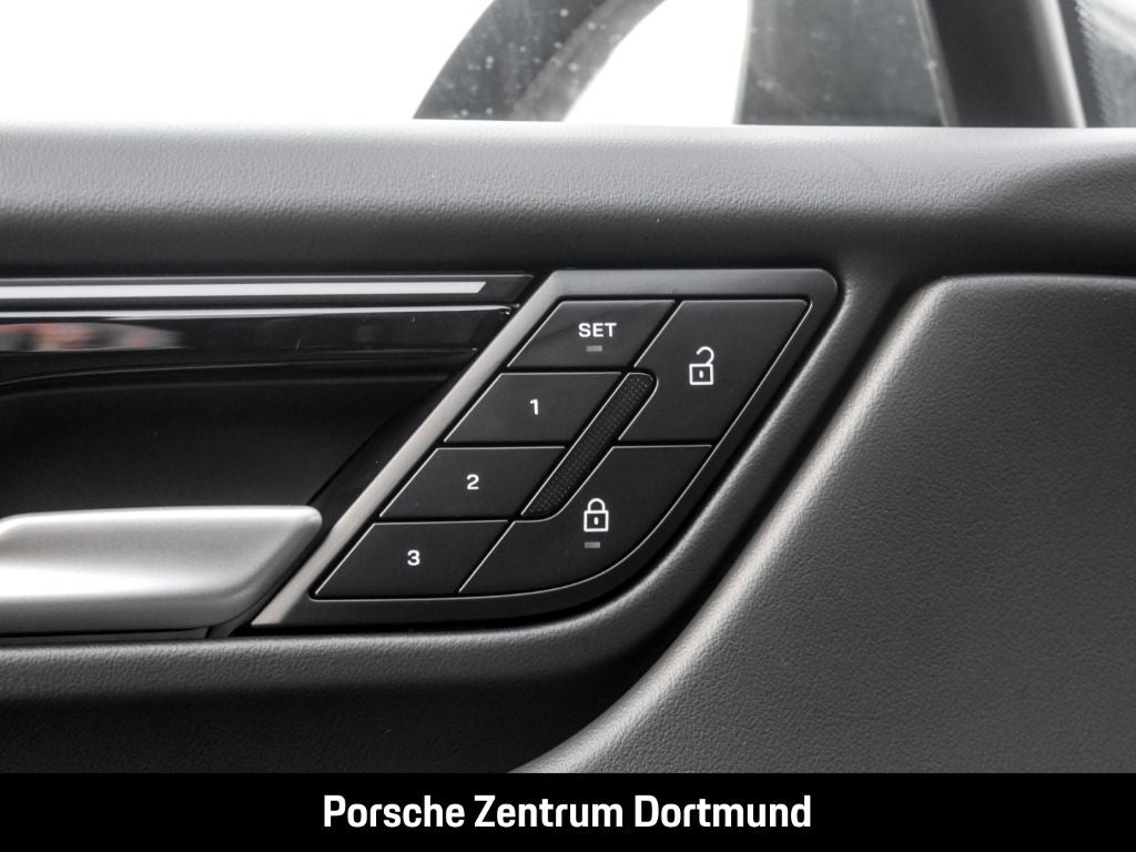 Porsche Macan - Samsaru's Car Outlet