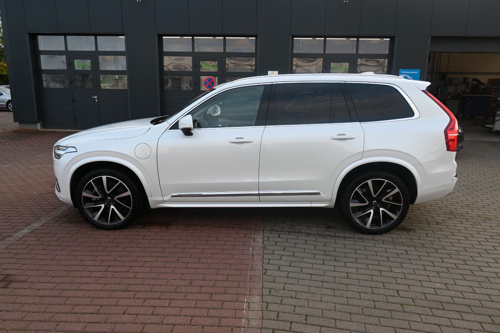 Volvo XC90 Inscription PHEV AWD - Samsaru's Car Outlet