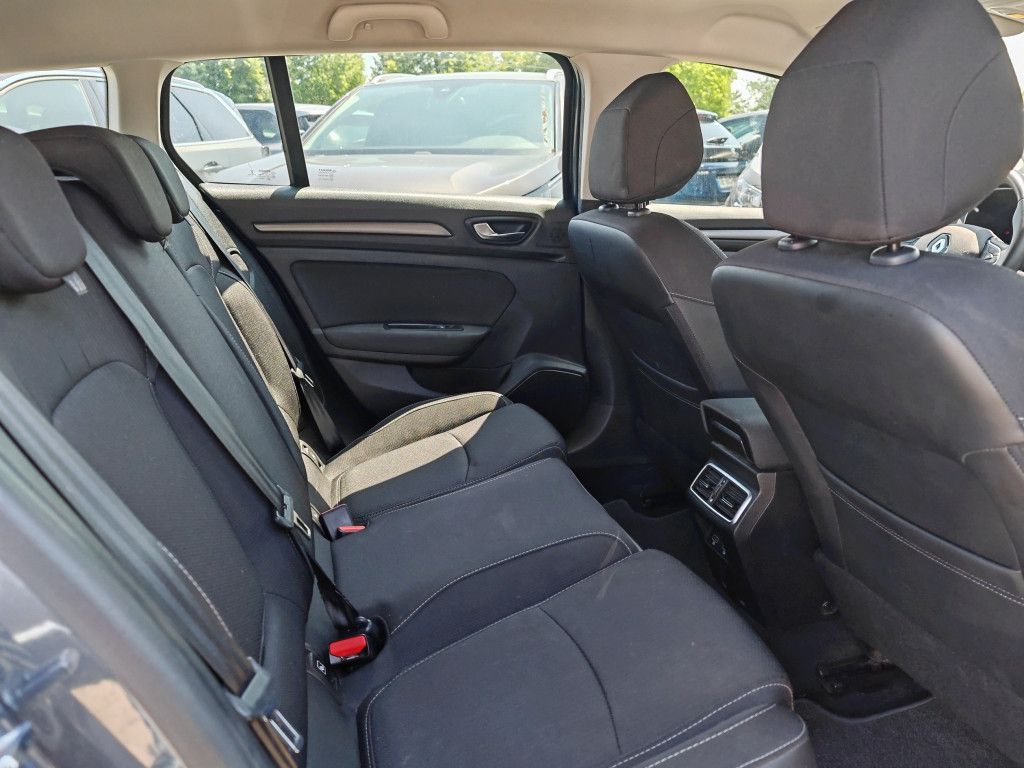Renault Megane E-TECH 160 Plug-In Hybrid - Samsaru's Car Outlet