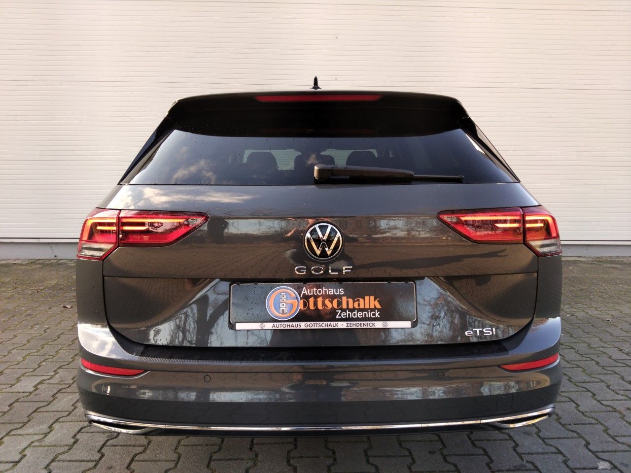 Volkswagen Golf VIII Variant eTSI DSG - Samsaru's Car Outlet