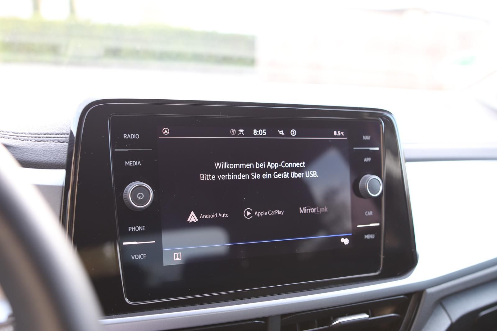 Volkswagen T-Roc 1.5 TSI Life DSG - Samsaru's Car Outlet