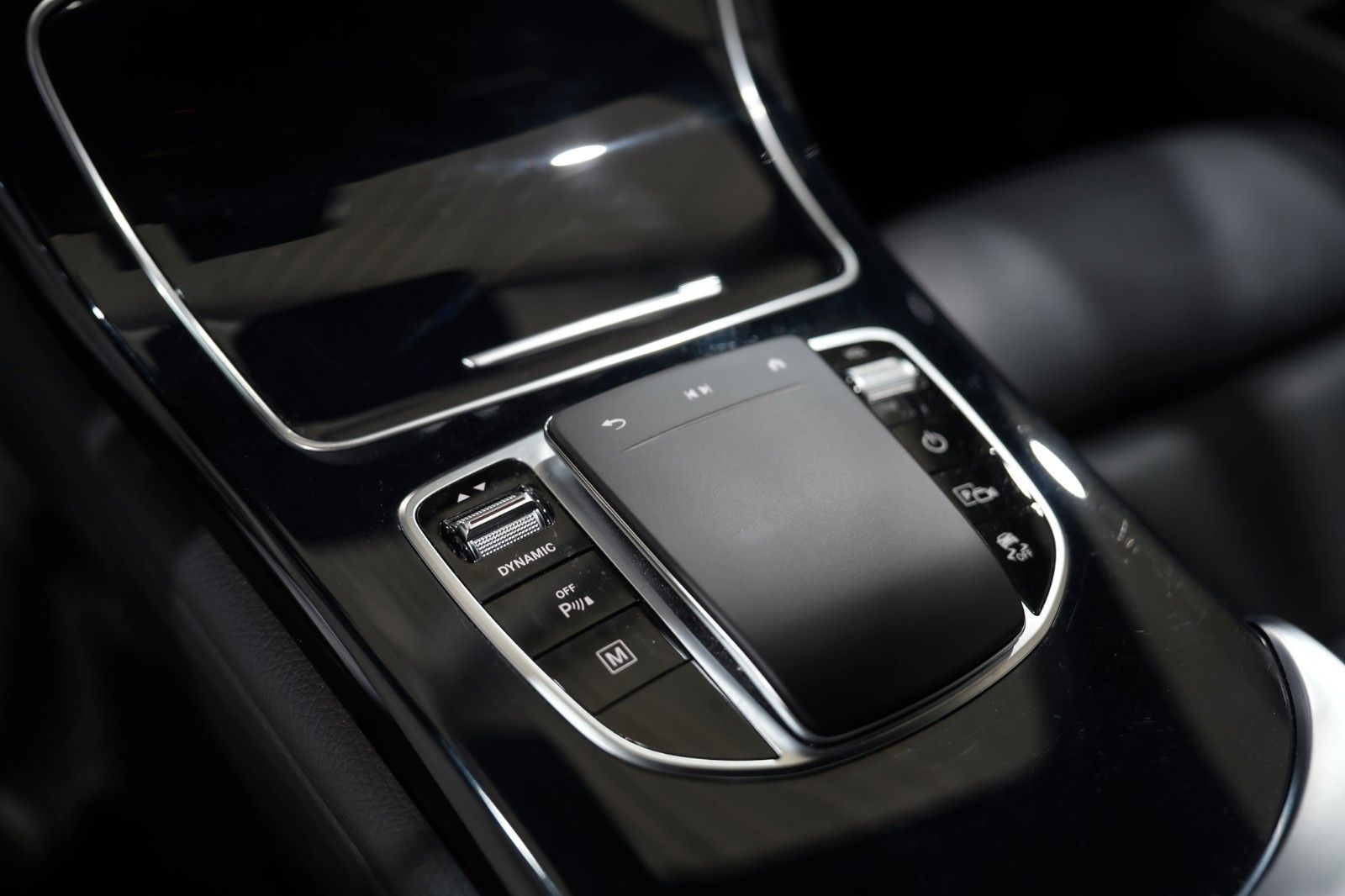 Mercedes-Benz GLC 300 e Coupe 4M *AMG-LINE*LEDER*NAVI*LED*1.HD