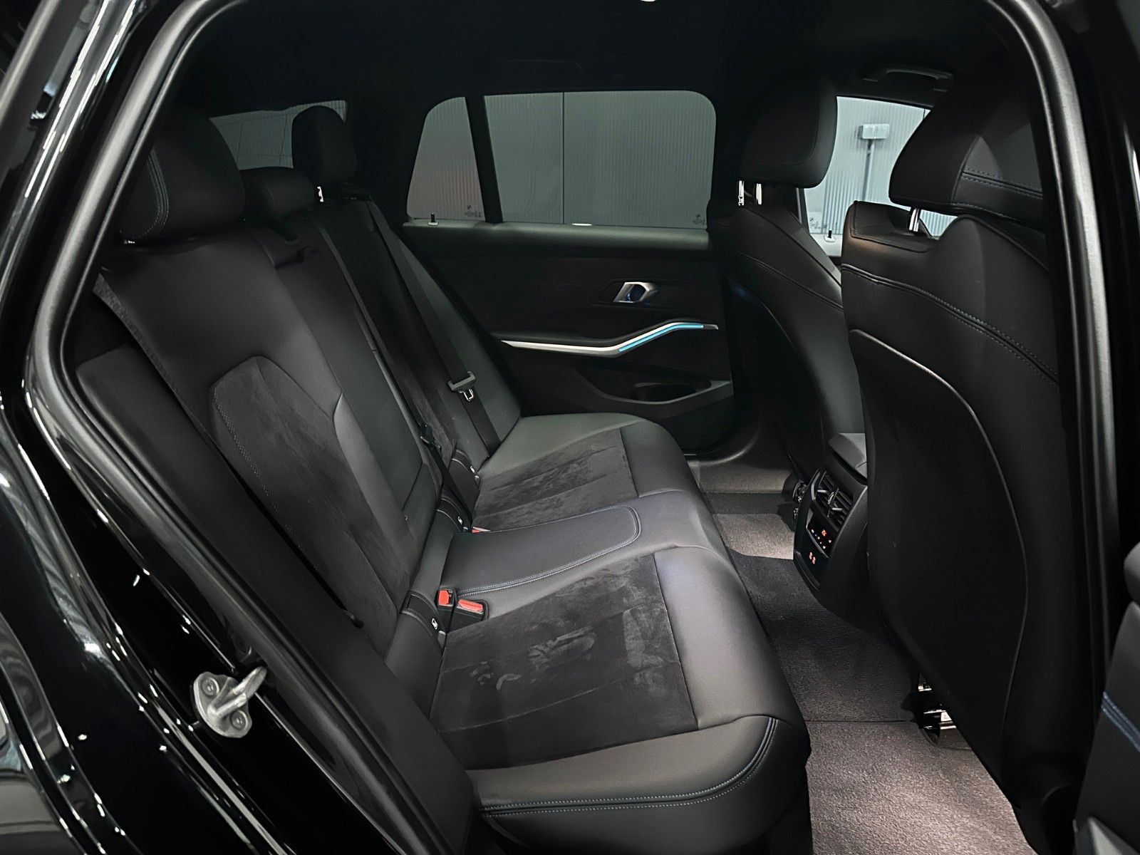 BMW 320d touring xDrive M-Sport Innovation - Samsaru's Car Outlet
