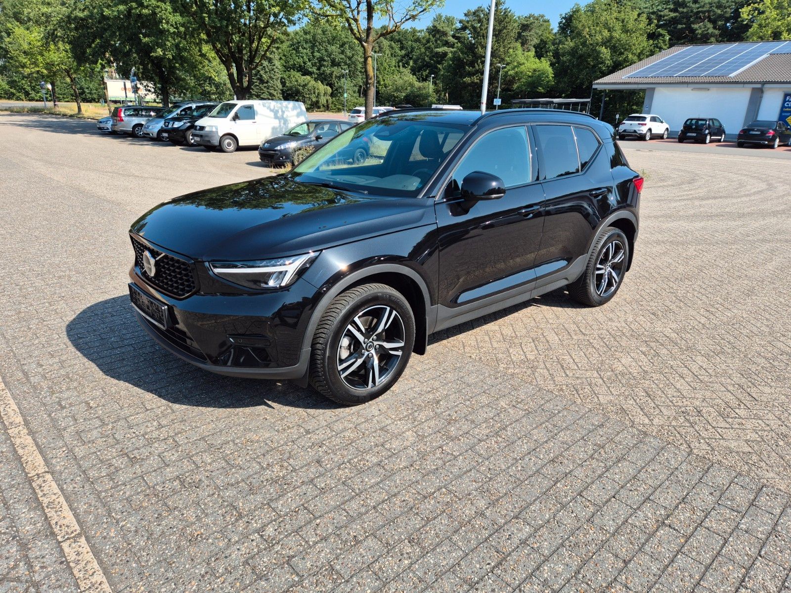 Volvo XC40 Plus Dark 2WD B3 - Samsaru's Car Outlet
