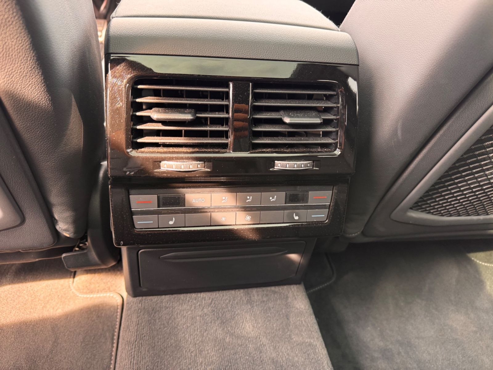 Volkswagen Touareg 3.0 TDI 4Motion R-Line Final Edition