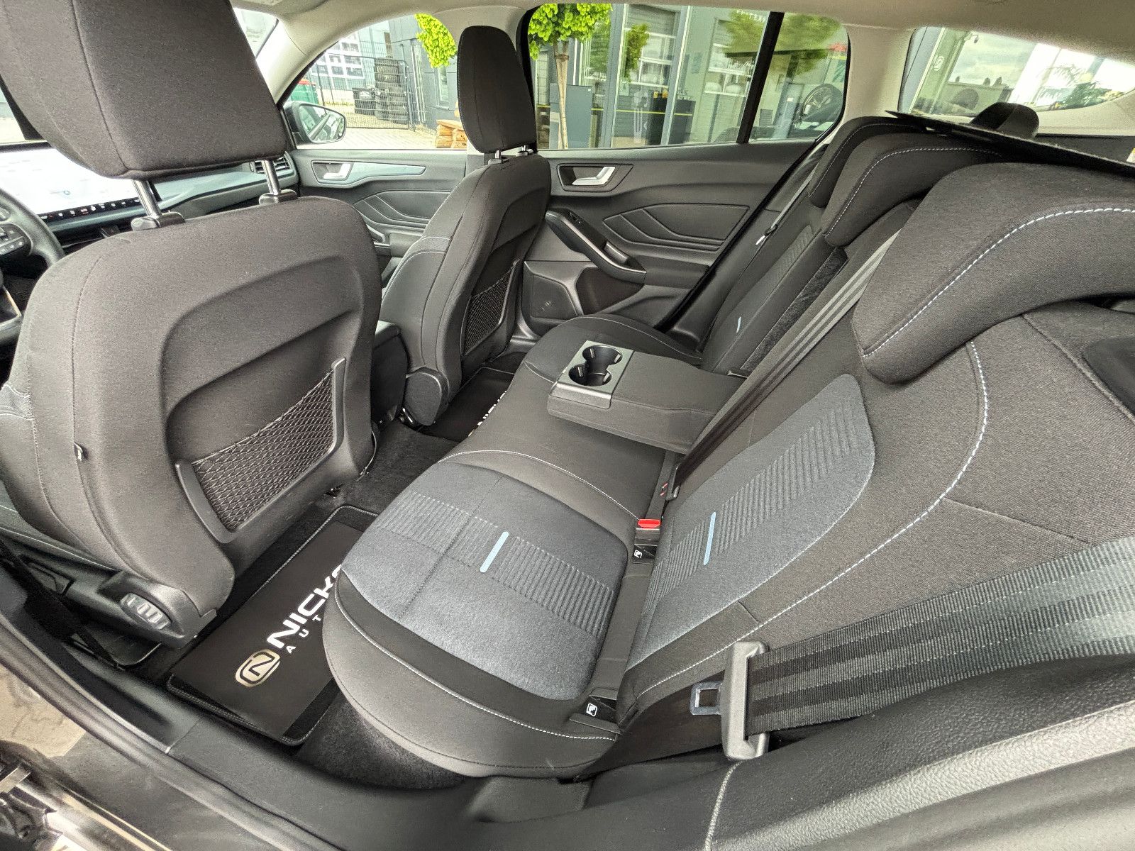 Ford Focus Turnier Active X*Led*HuD*Ahk*Kamera*ACC*