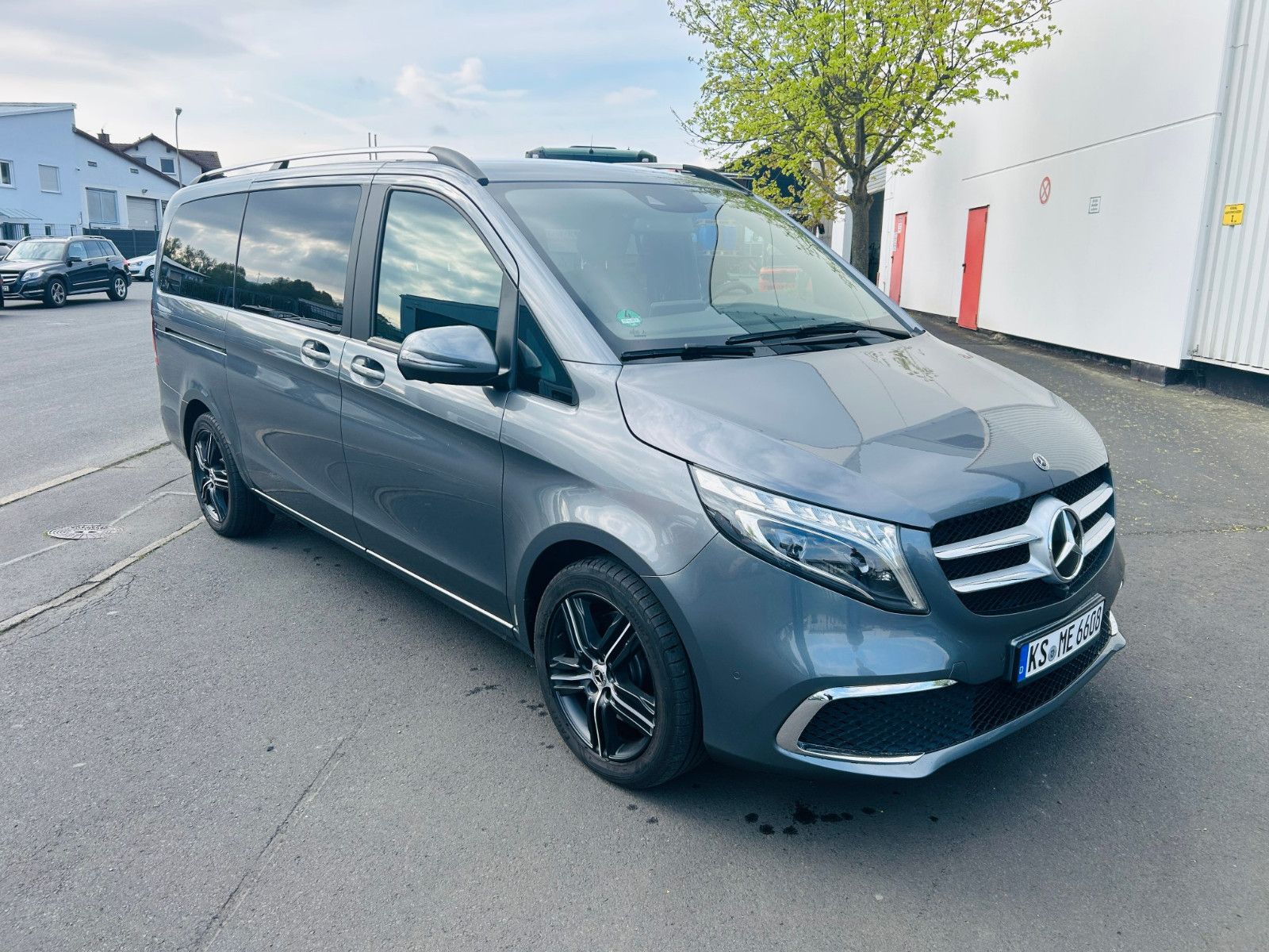 Mercedes-Benz V250 - Samsaru's Car Outlet