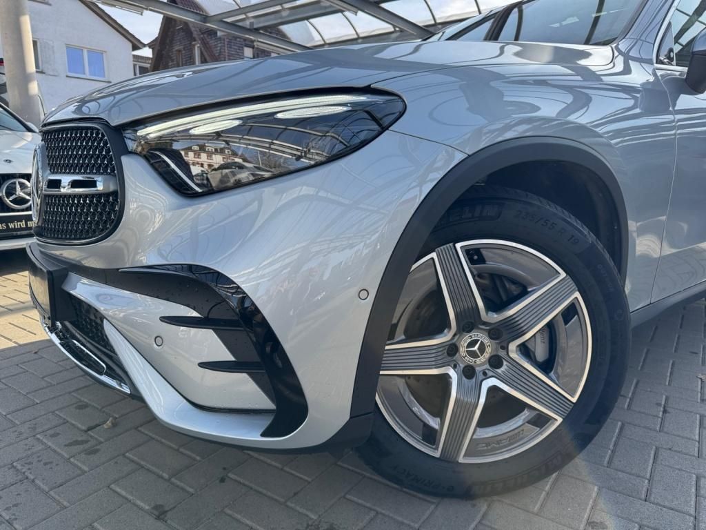 Mercedes-Benz GLC 300 d 4M AMG+AMBIENTE+DISTRO+MEMORY+MBUX+AHK