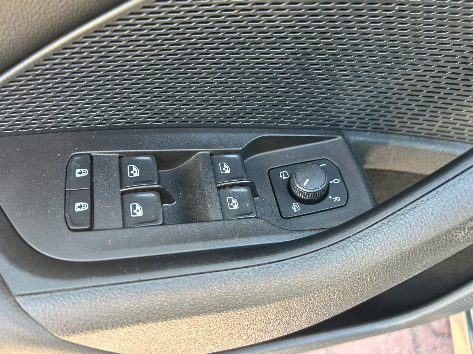 Skoda OCTAVIA Combi 1.5 TSI - Samsaru's Car Outlet