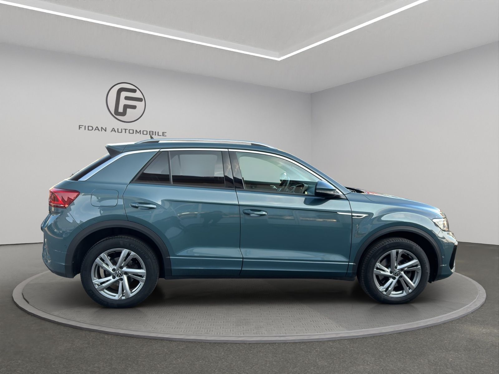 Volkswagen T-Roc R-Line 4M - Samsaru's Car Outlet
