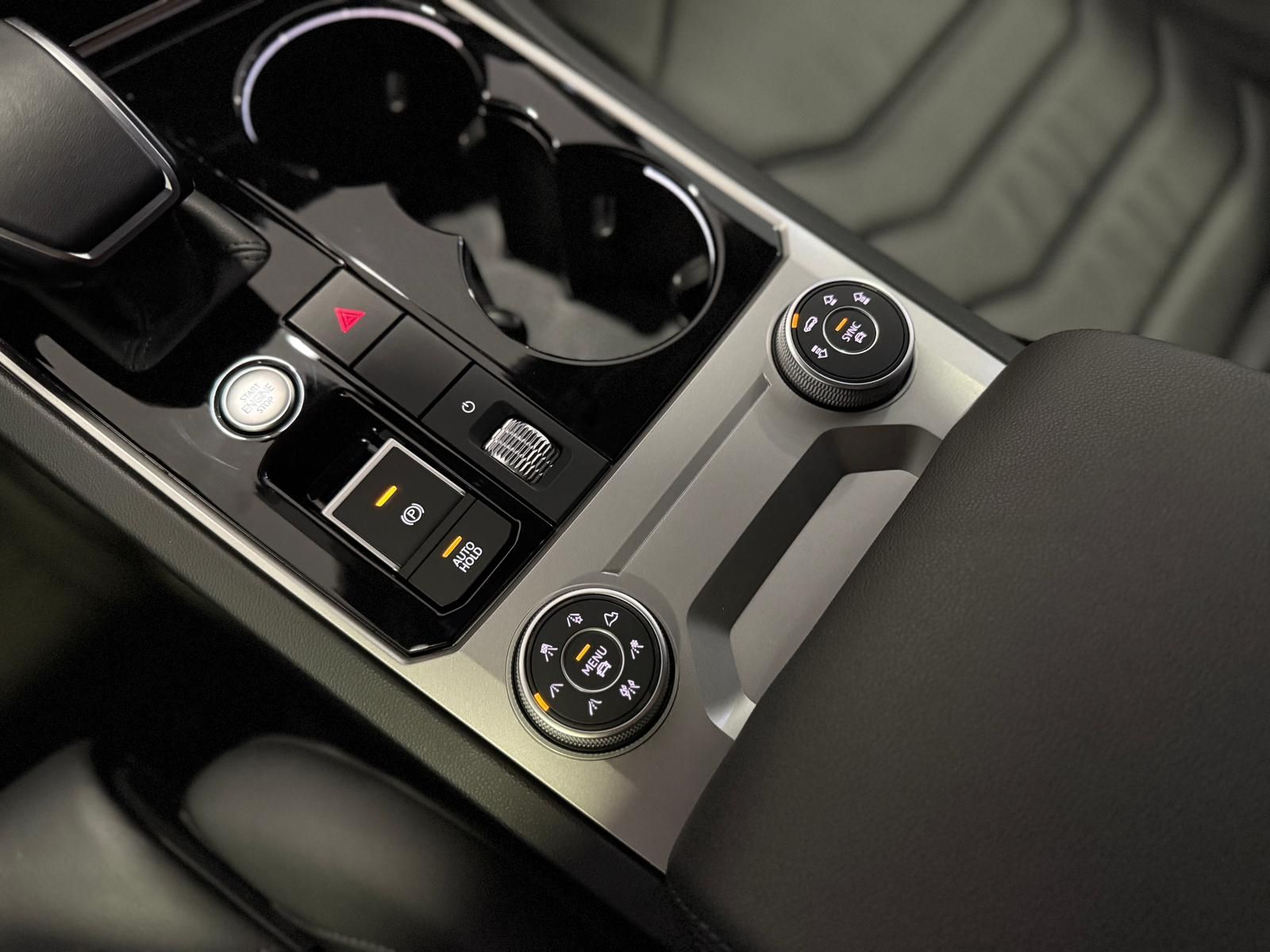 Volkswagen Touareg Elegance 4Motion - Samsaru's Car Outlet