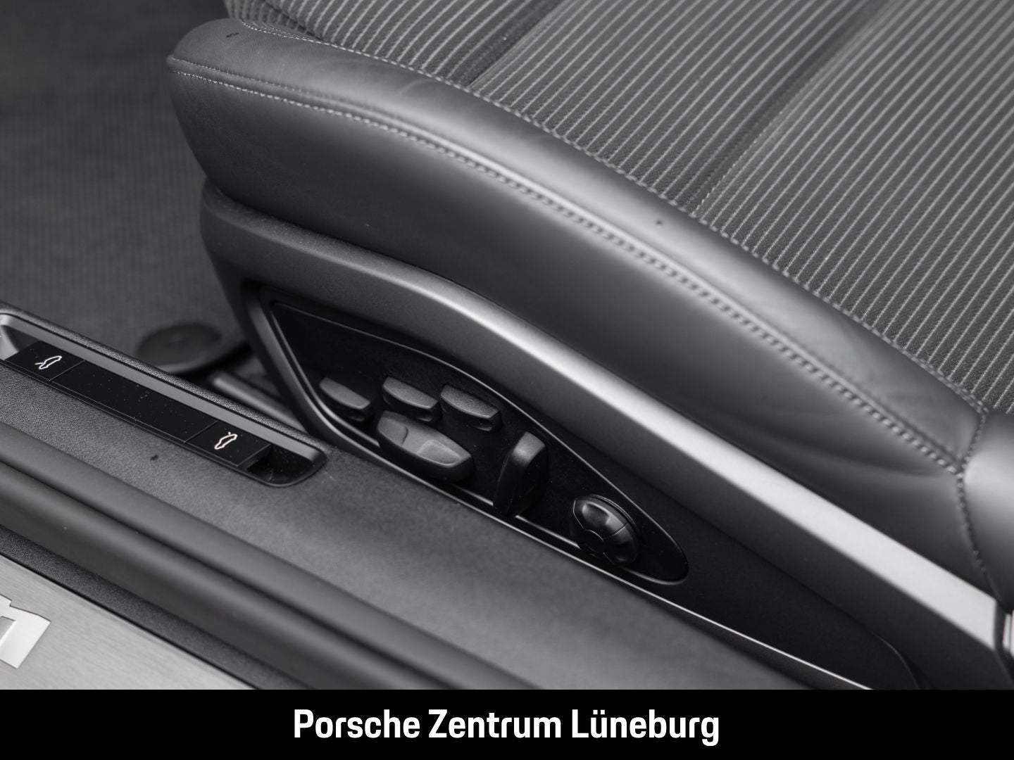 Porsche 992 911 Turbo S Cabriolet - Samsaru's Car Outlet