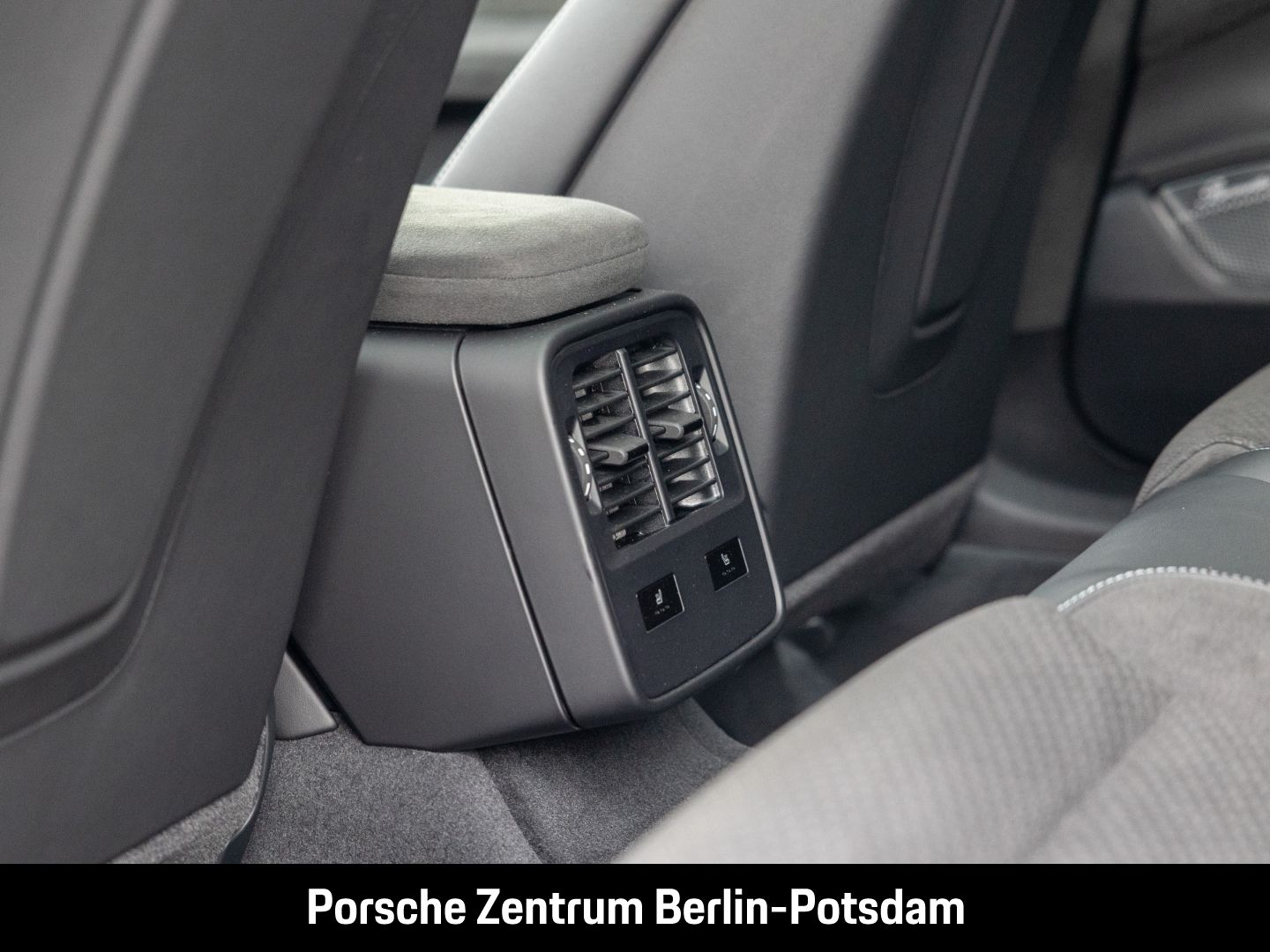 Porsche Taycan GTS Burmester HA-Lenkung Active-Ride