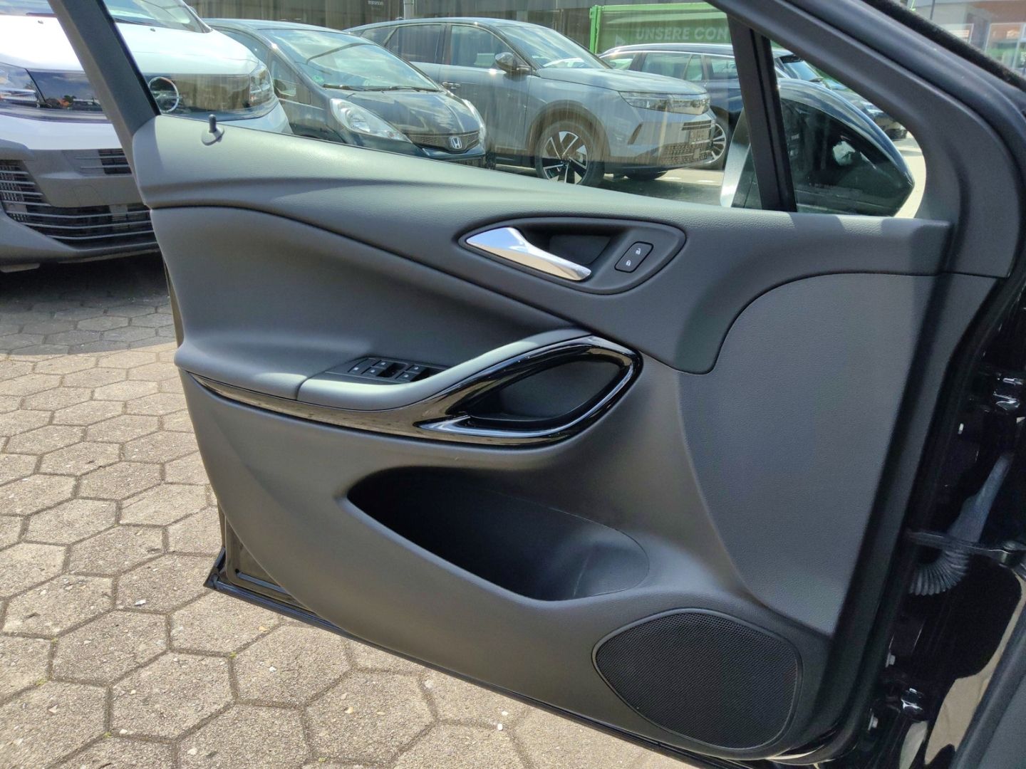 Opel Astra K Business Elegance - Samsaru's Car Outlet