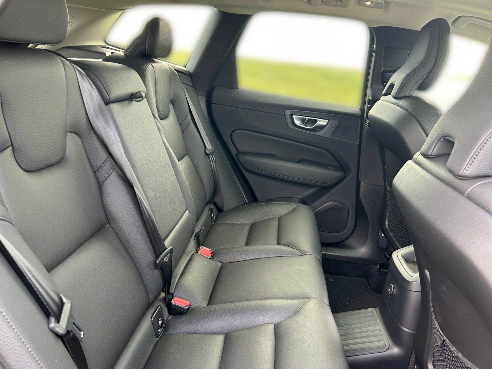Volvo XC 60 T8 AWD Ultra Dark PlugIn+360Grad+AHK+Leder
