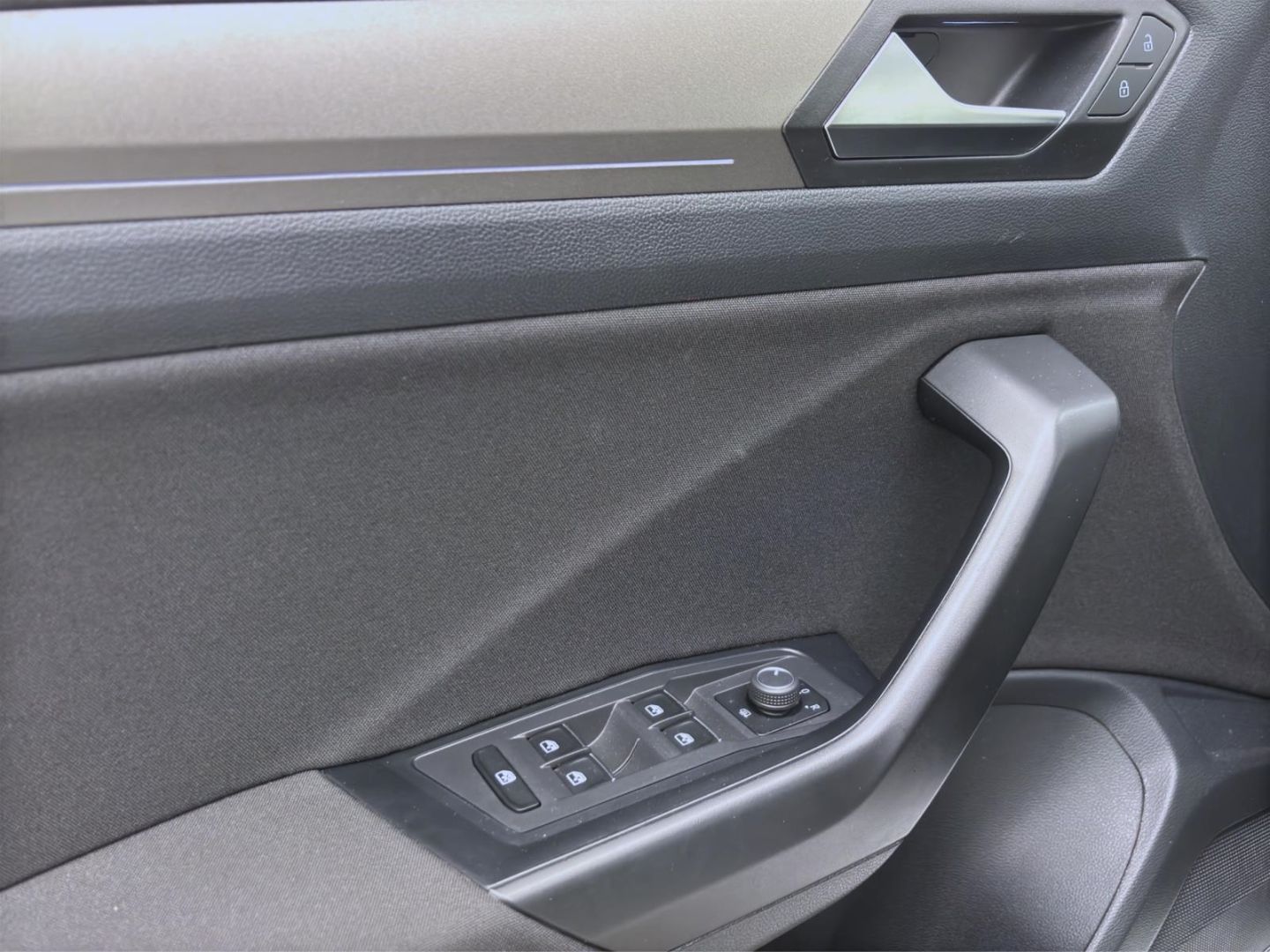 Volkswagen T-Roc 1.0 TSI STYLE - Samsaru's Car Outlet