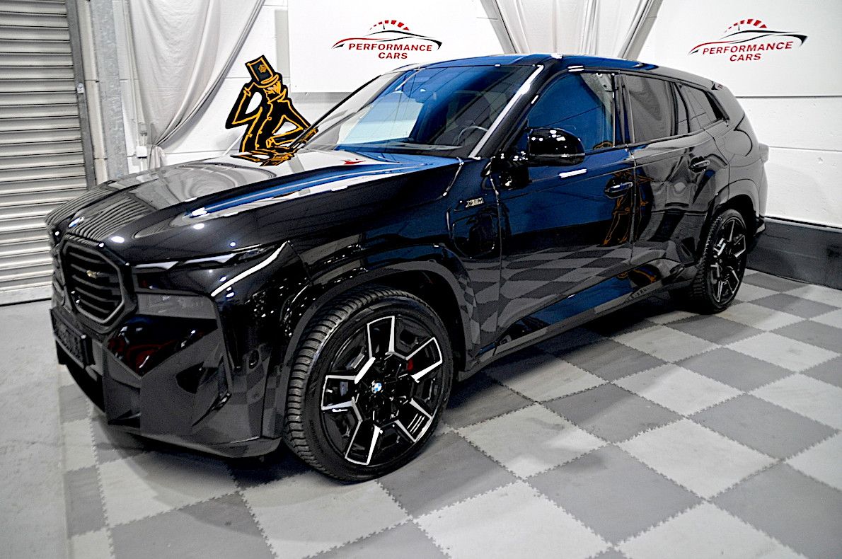 BMW XM 4.4-DRIVER PACKAGE-ALL IN BLACK